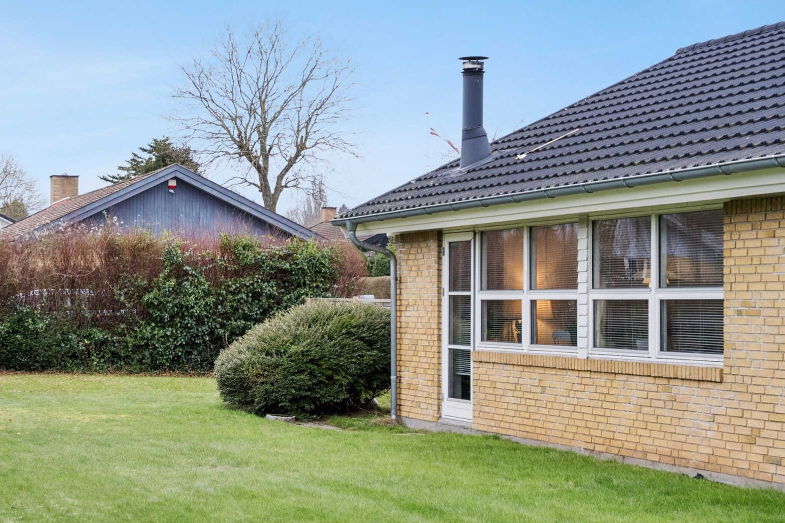 Fremhævet udendørs billede i fuldskærmstilstand. Billede af Natviolvej 7, 3310 Ølsted