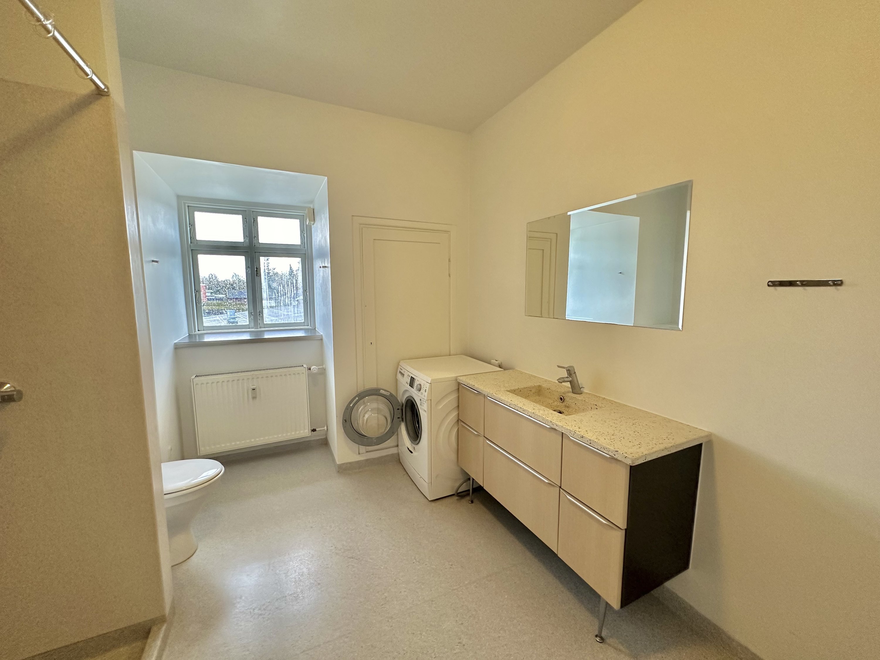 Fremhævet  billede i fuldskærmstilstand. Billede af Lundsgårdsvej 1B, 1. tv., Bolbro, 5200 Odense V