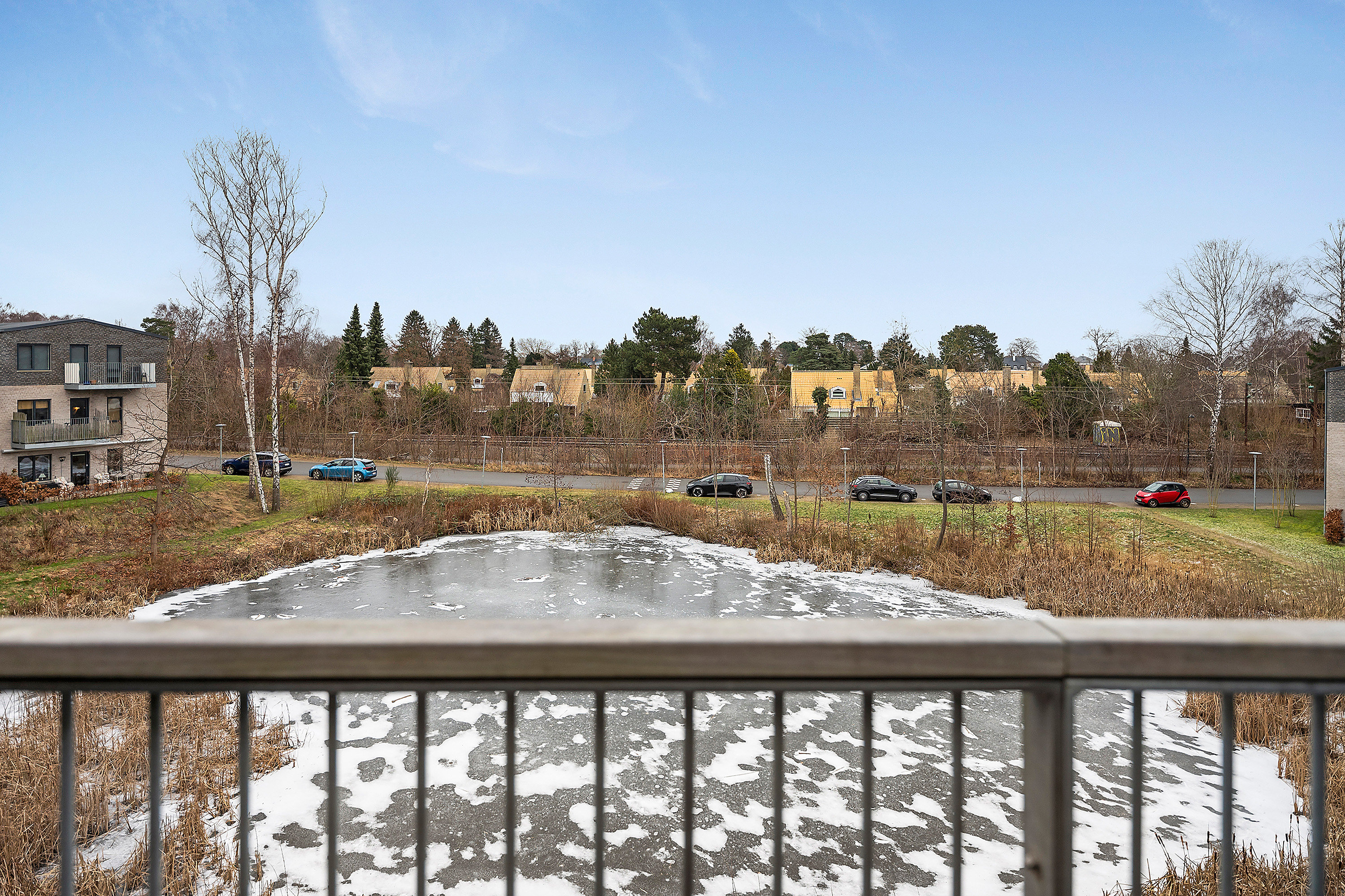 Fremhævet ejendommen billede i fuldskærmstilstand. Billede af Ralphs Vænge 51, 2950 Vedbæk