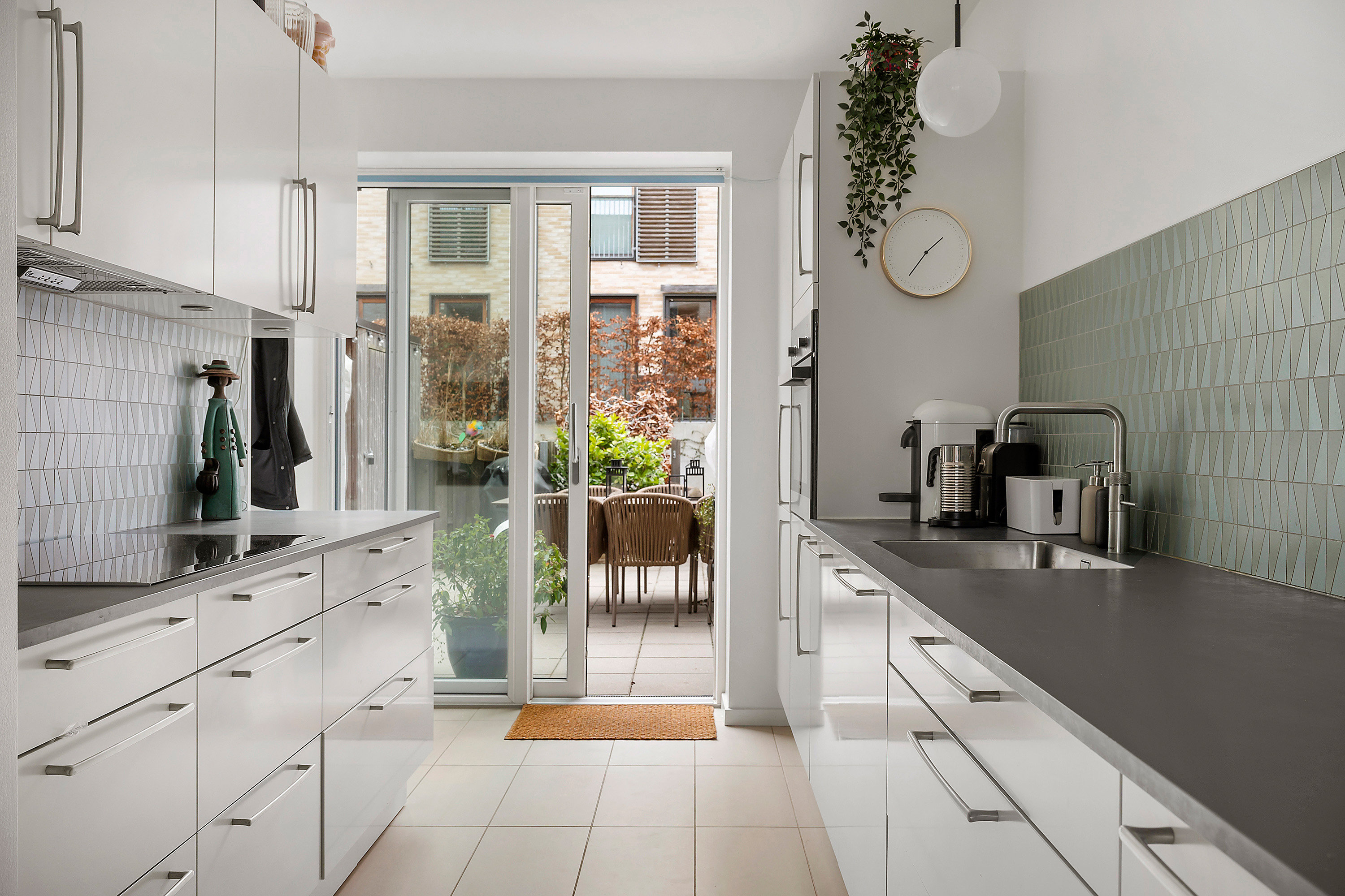 Fremhævet køkken billede i fuldskærmstilstand. Billede af Ralphs Vænge 51, 2950 Vedbæk