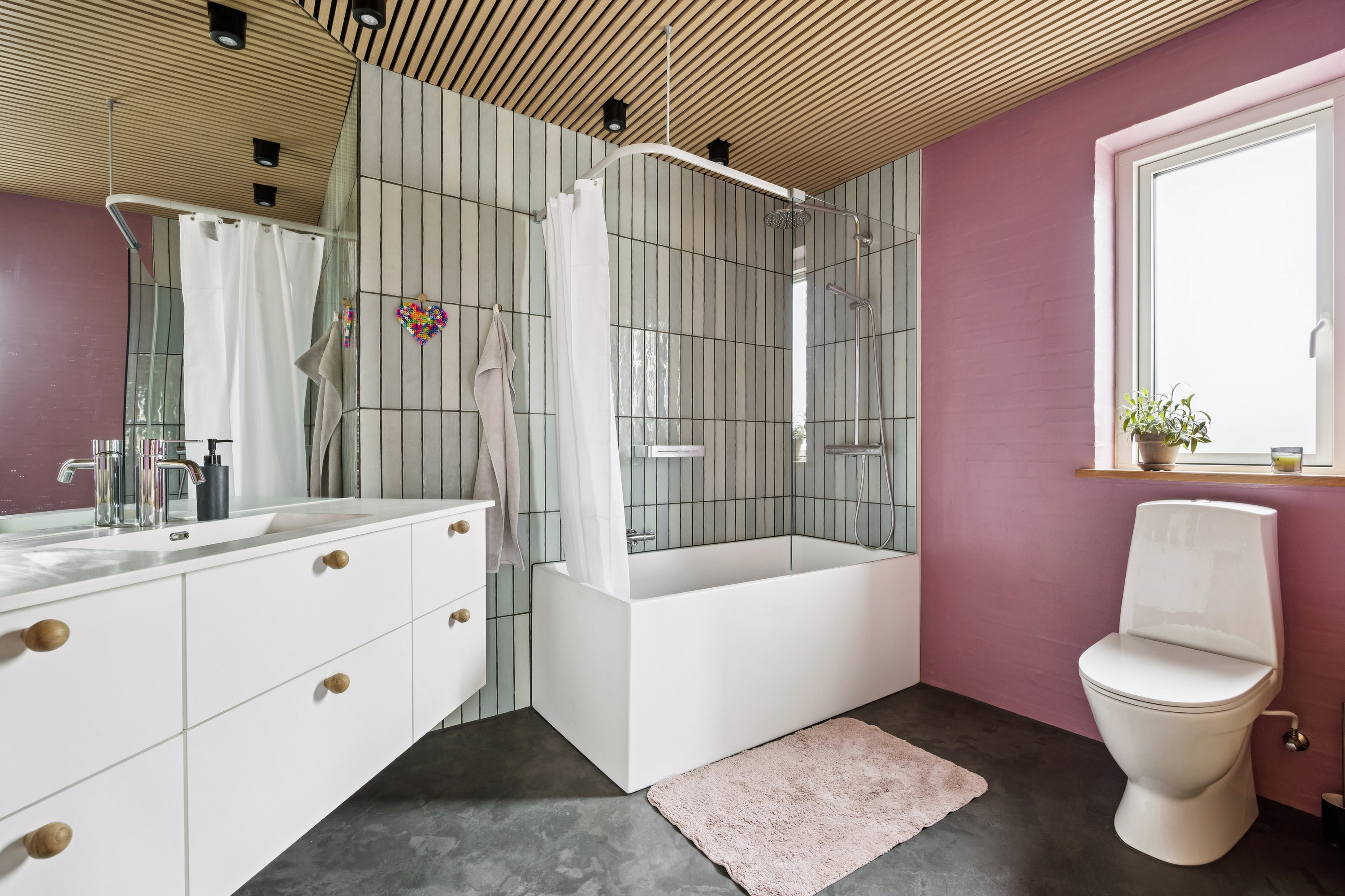 Fremhævet badeværelse billede i fuldskærmstilstand. Billede af Benløse By 14G, Benløse, 4100 Ringsted