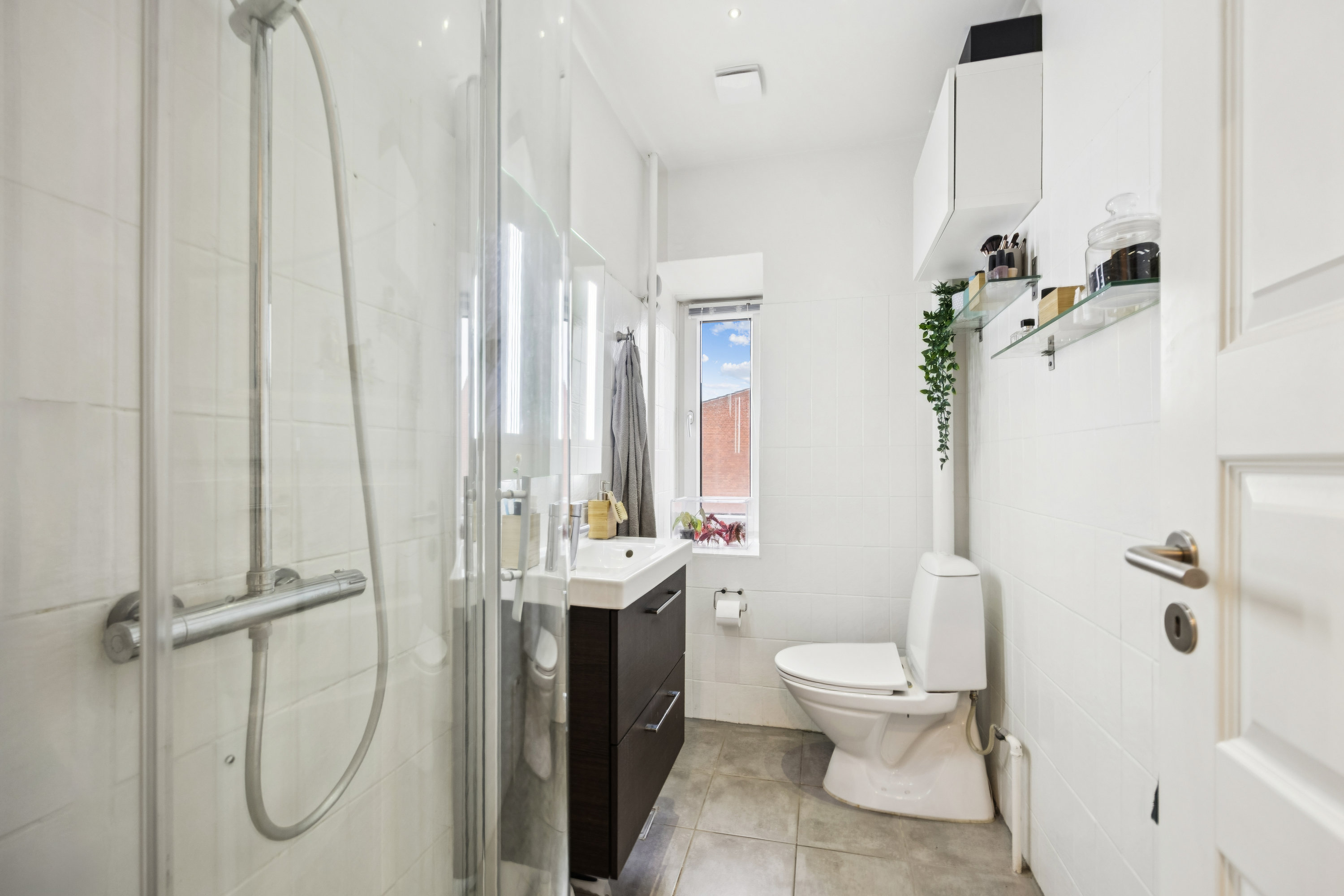 Fremhævet badeværelse billede i fuldskærmstilstand. Billede af Dronningensgade 19, 2. tv., 9400 Nørresundby