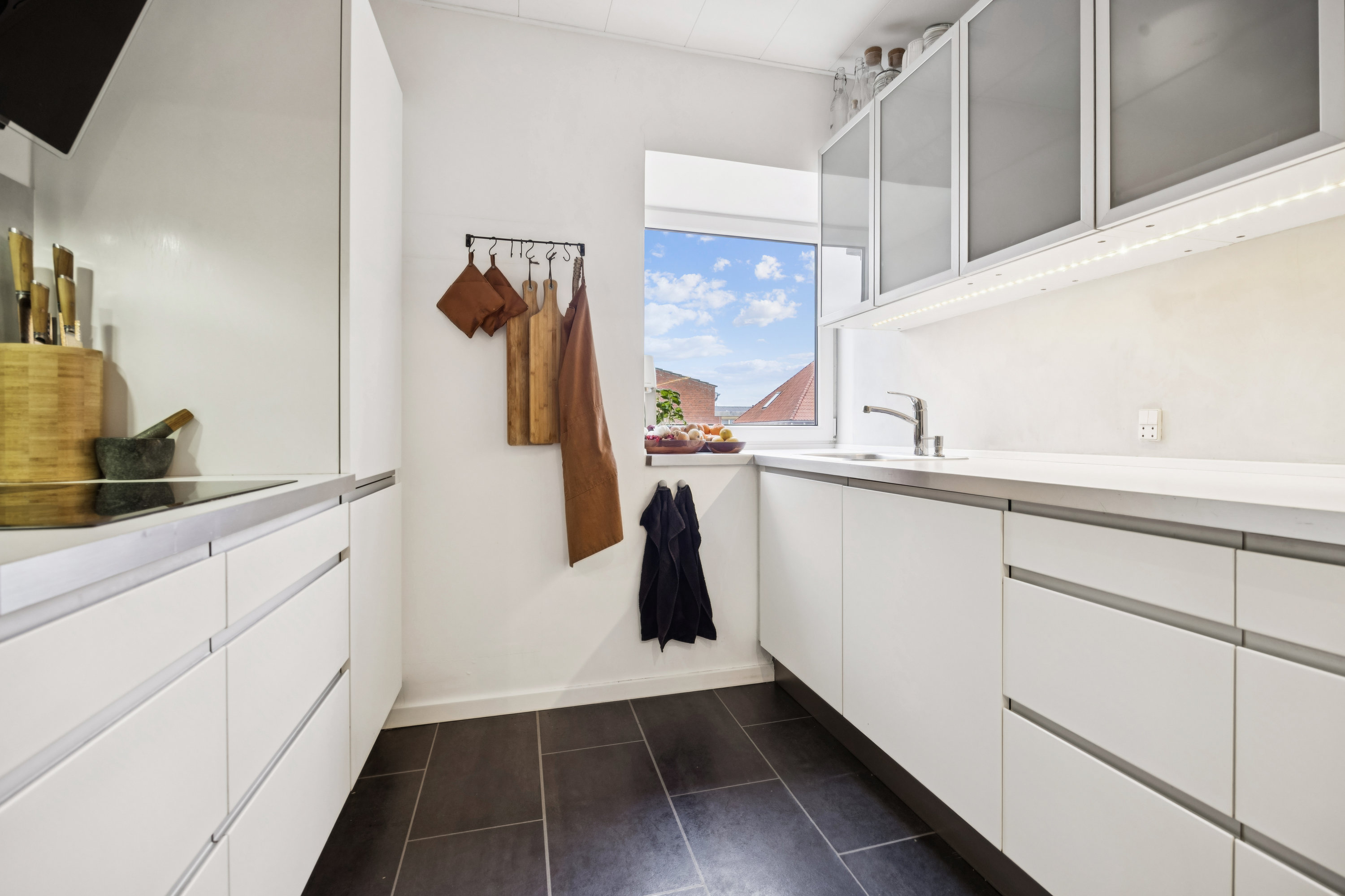 Fremhævet køkken billede i fuldskærmstilstand. Billede af Dronningensgade 19, 2. tv., 9400 Nørresundby