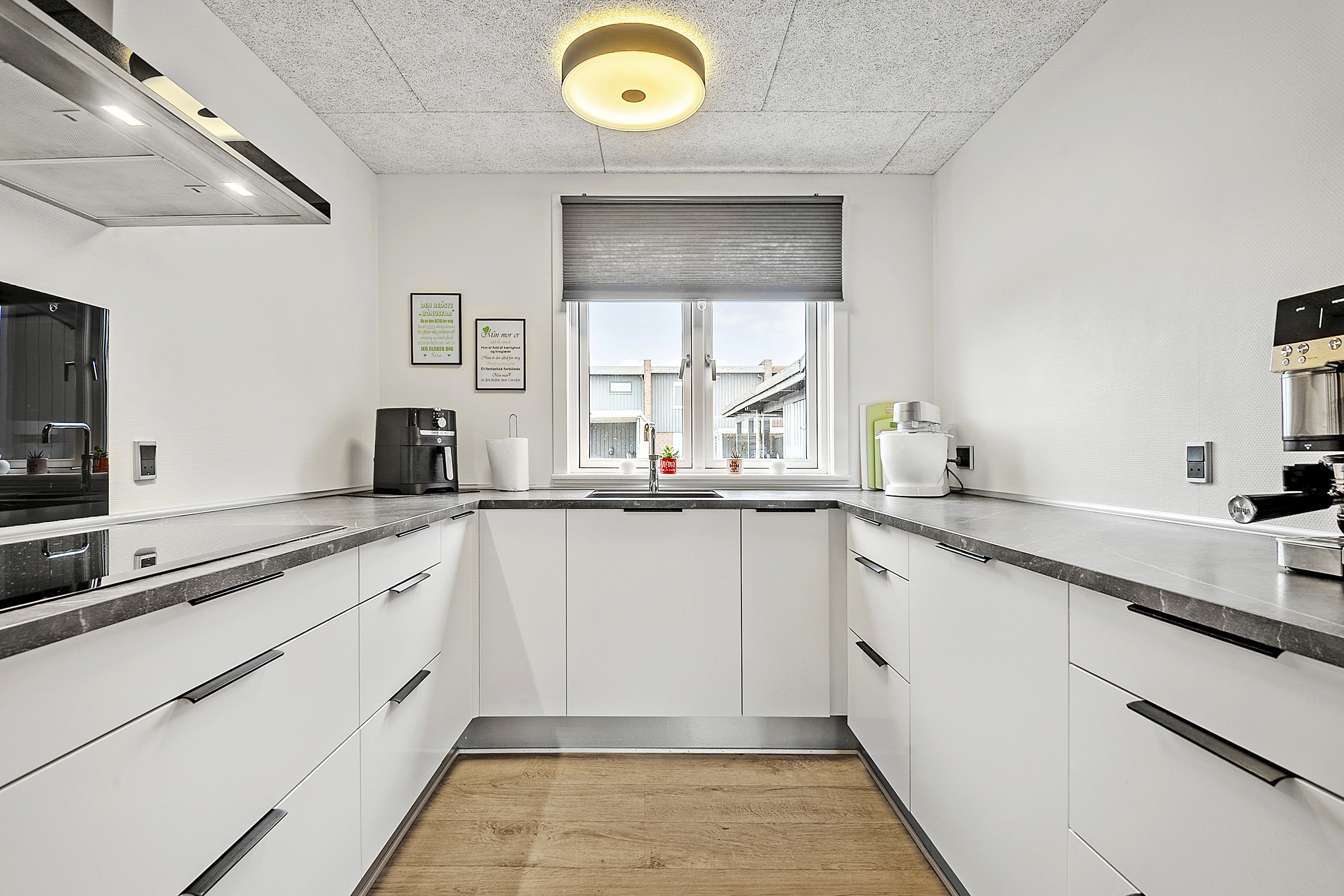 Miniaturebillede 1: køkken. Billede af Grønlandsparken 110D, 6715 Esbjerg N