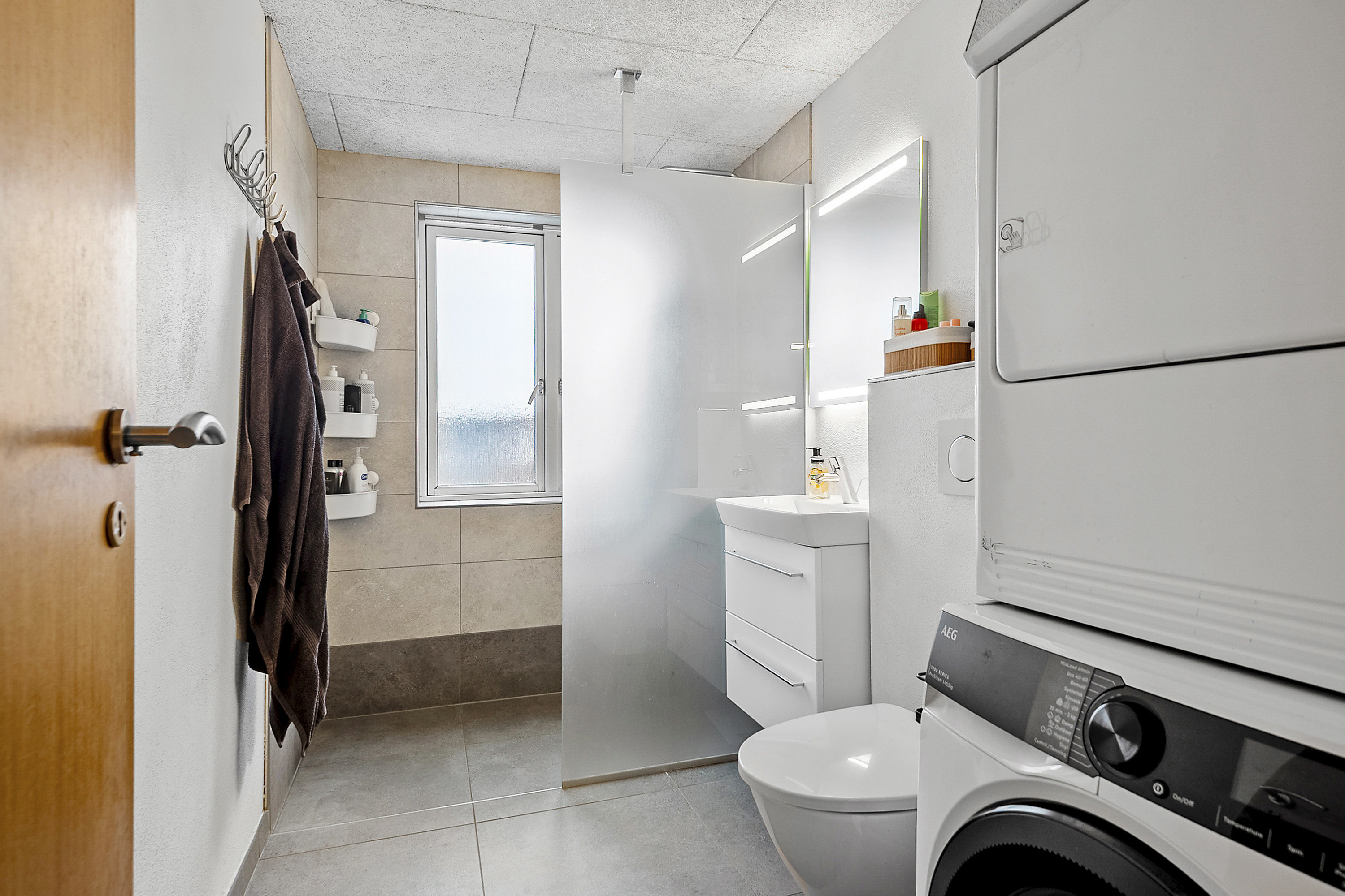 Fremhævet badeværelse billede i fuldskærmstilstand. Billede af Grønlandsparken 110D, 6715 Esbjerg N