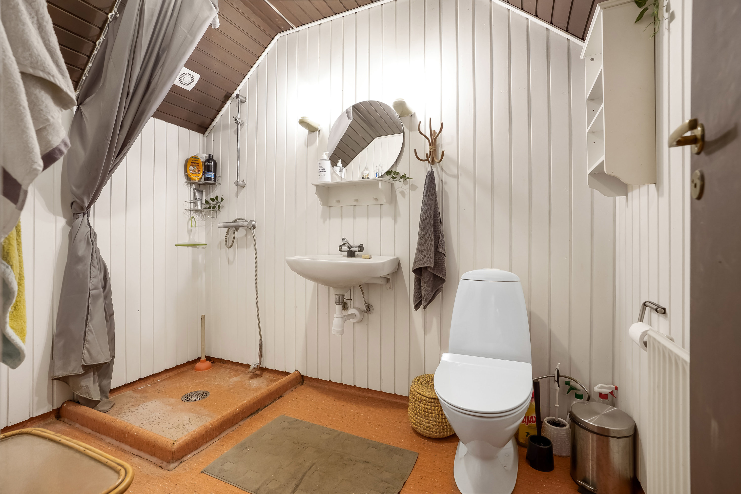 Fremhævet badeværelse billede i fuldskærmstilstand. Billede af Tørrildvej 6, 7300 Jelling