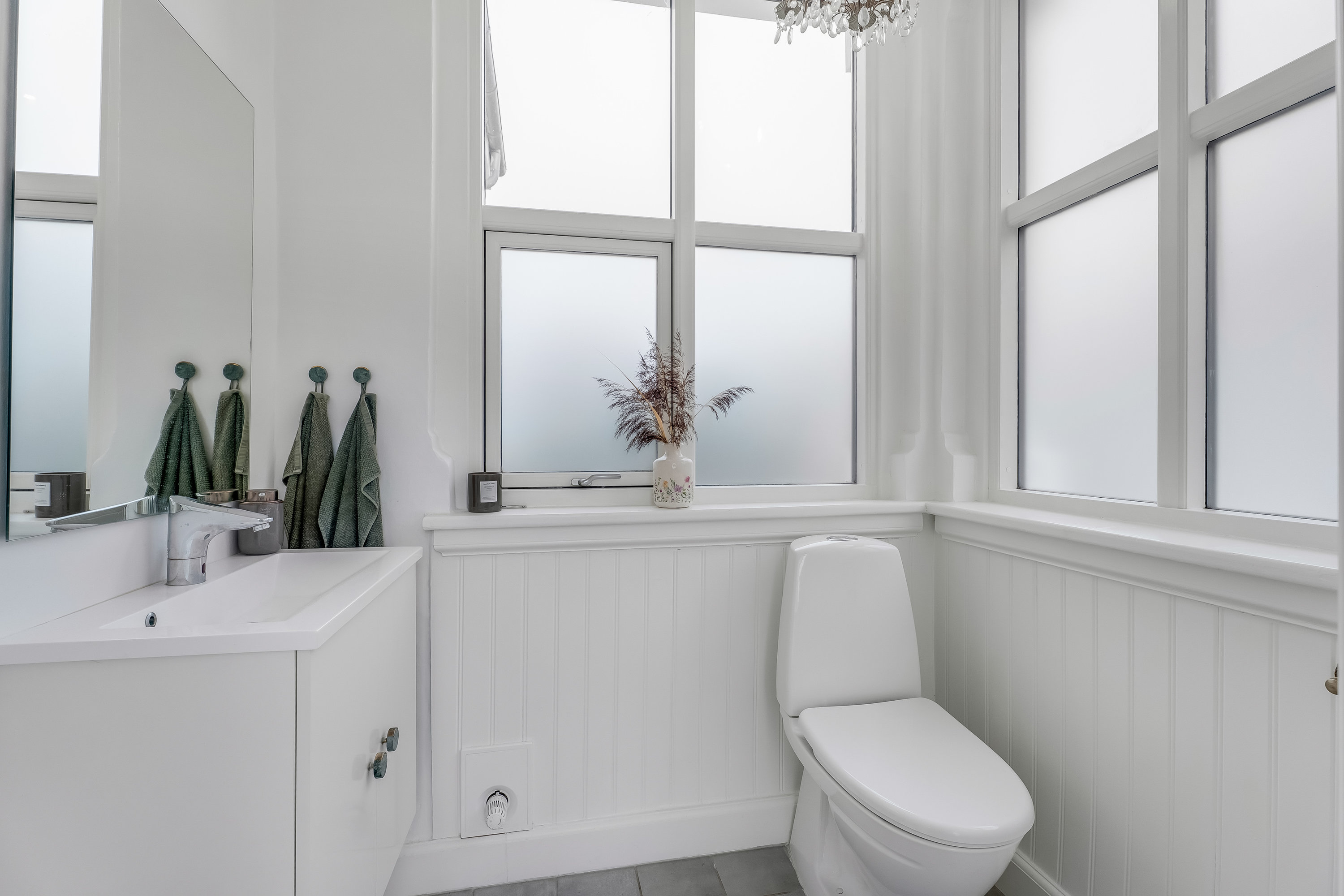 Fremhævet toilet billede i fuldskærmstilstand. Billede af Vesterbrogade 34, 4930 Maribo