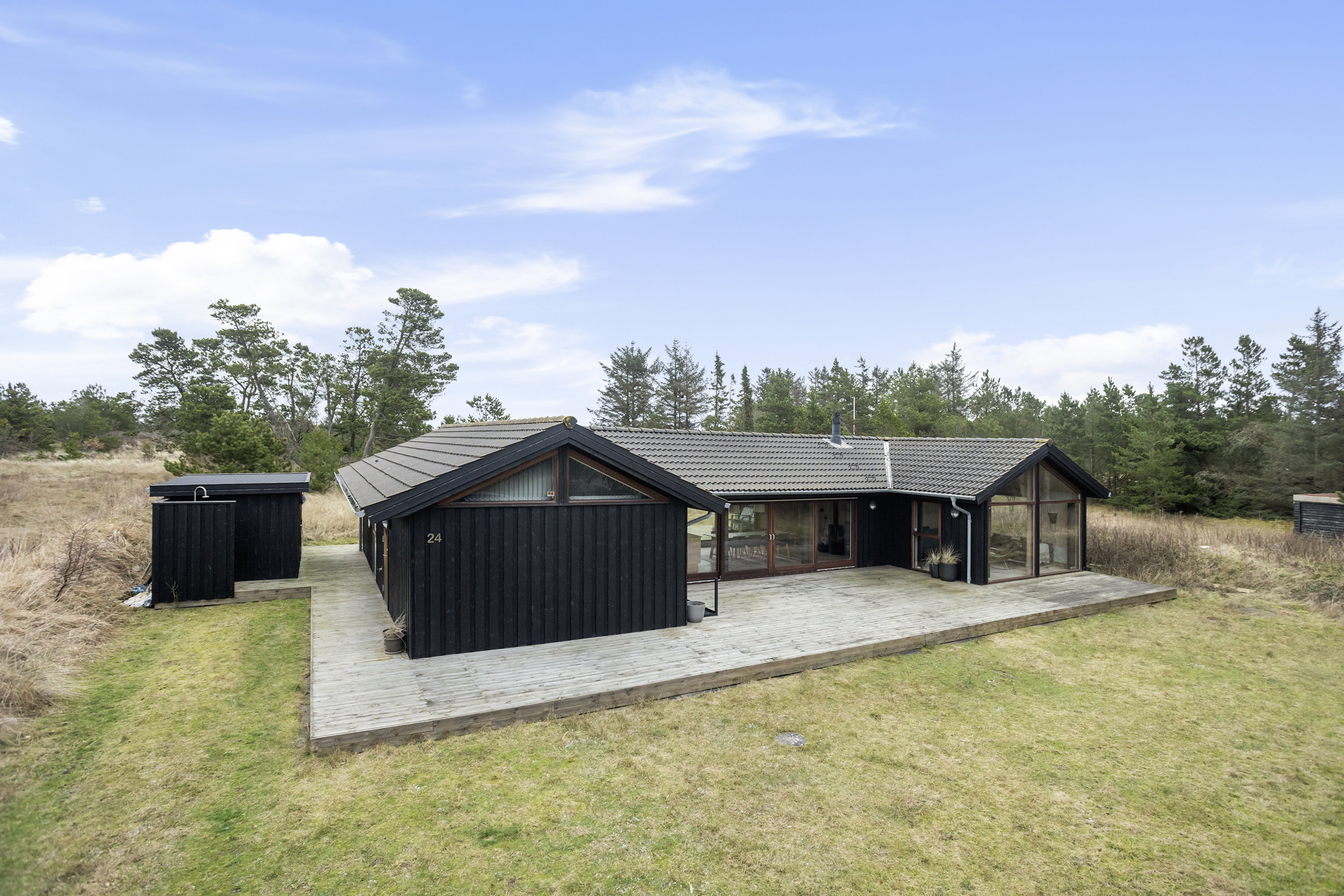 Fremhævet facade billede i fuldskærmstilstand. Billede af Krøgen 24, Bratten, 9981 Jerup