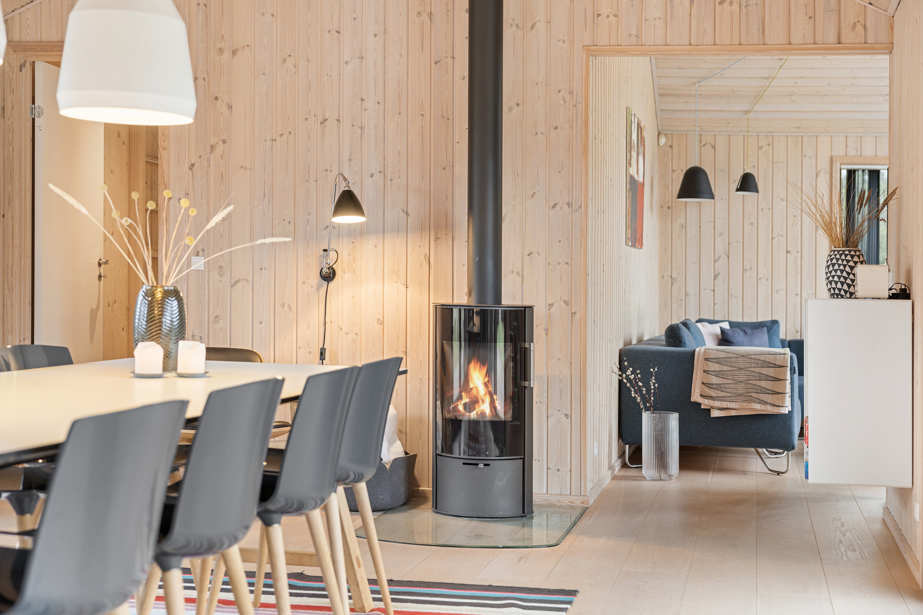 Fremhævet stue billede i fuldskærmstilstand. Billede af Krøgen 24, Bratten, 9981 Jerup