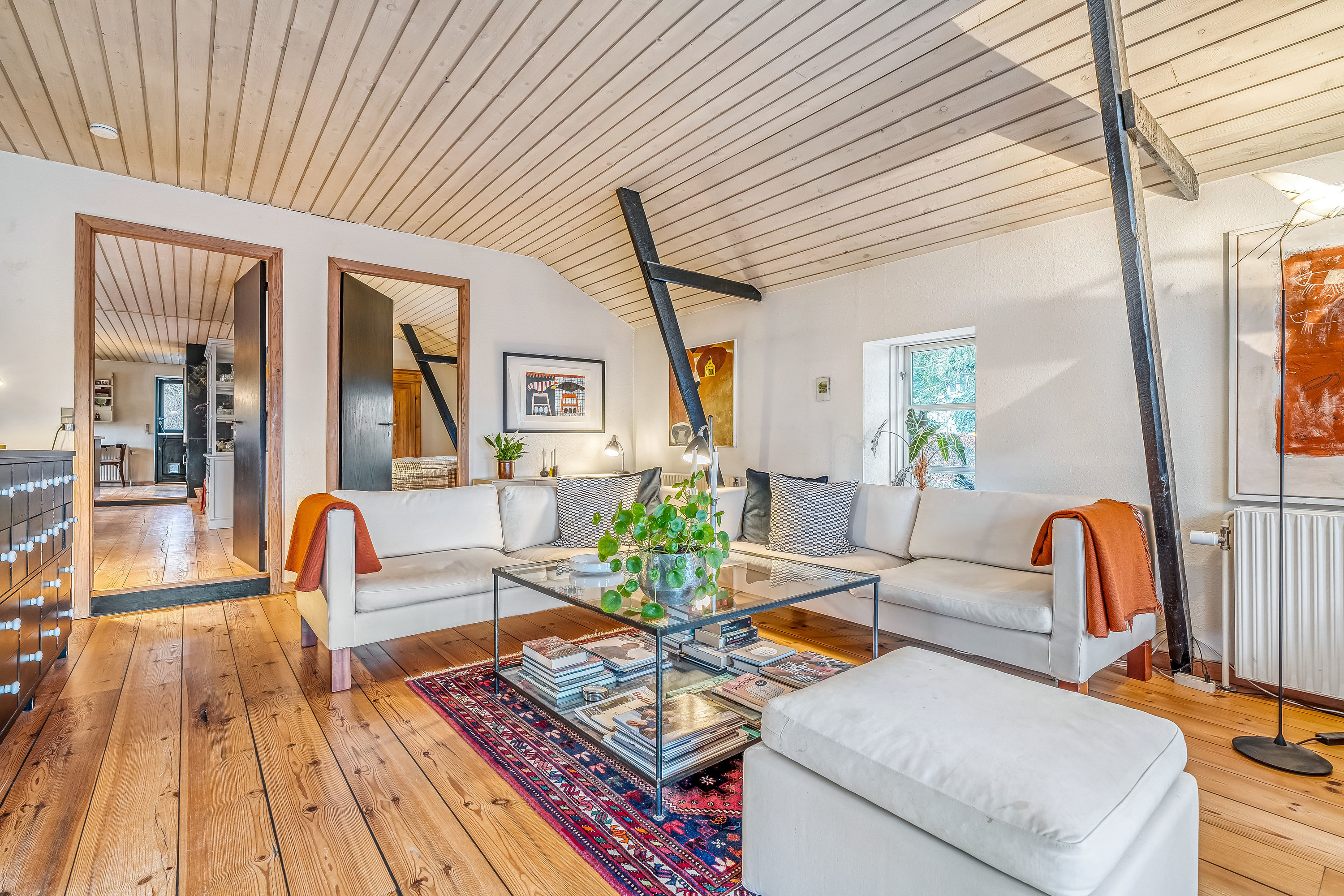 Fremhævet stue billede i fuldskærmstilstand. Billede af Lystrupvej 45, 3550 Slangerup