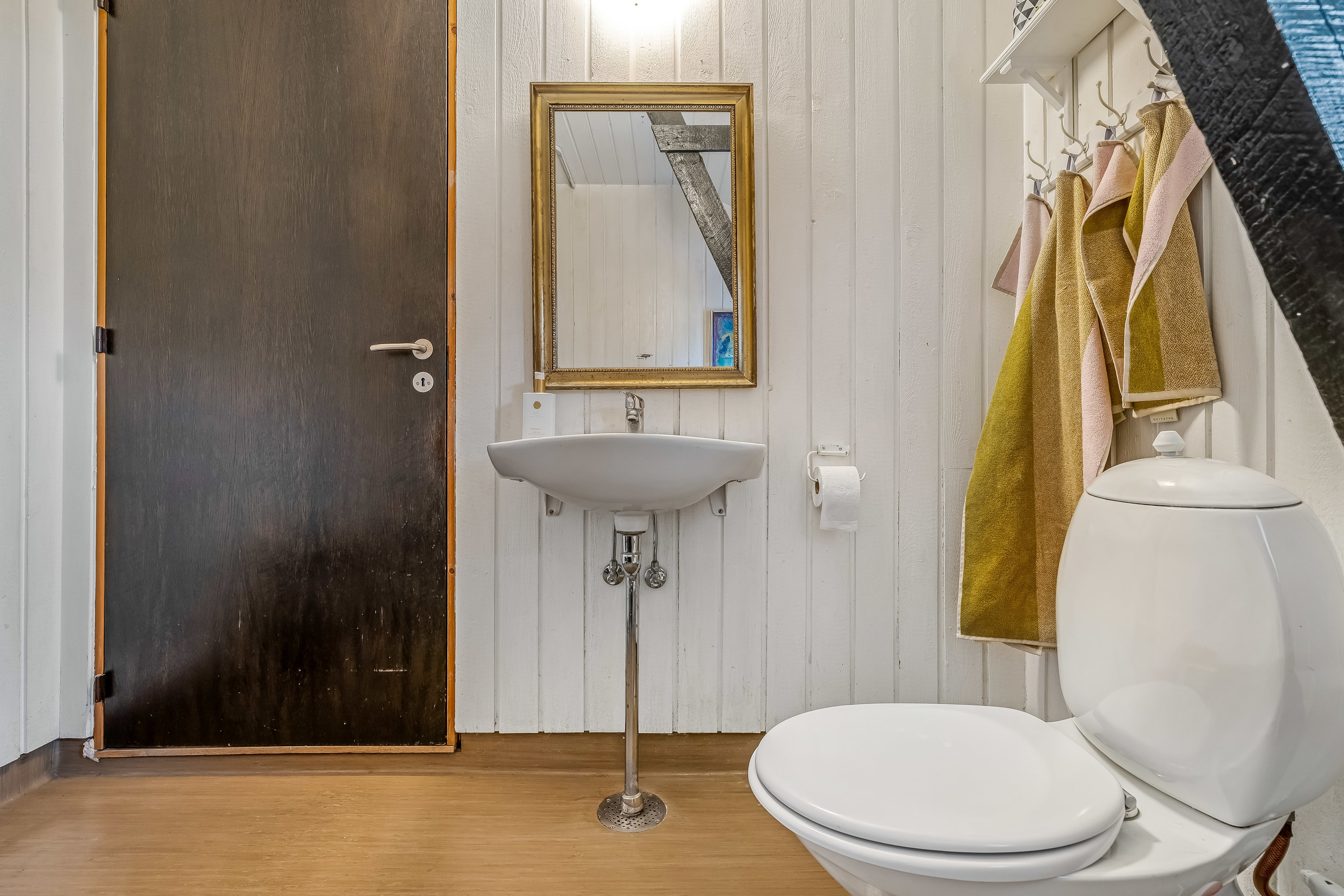 Fremhævet toilet billede i fuldskærmstilstand. Billede af Lystrupvej 45, 3550 Slangerup