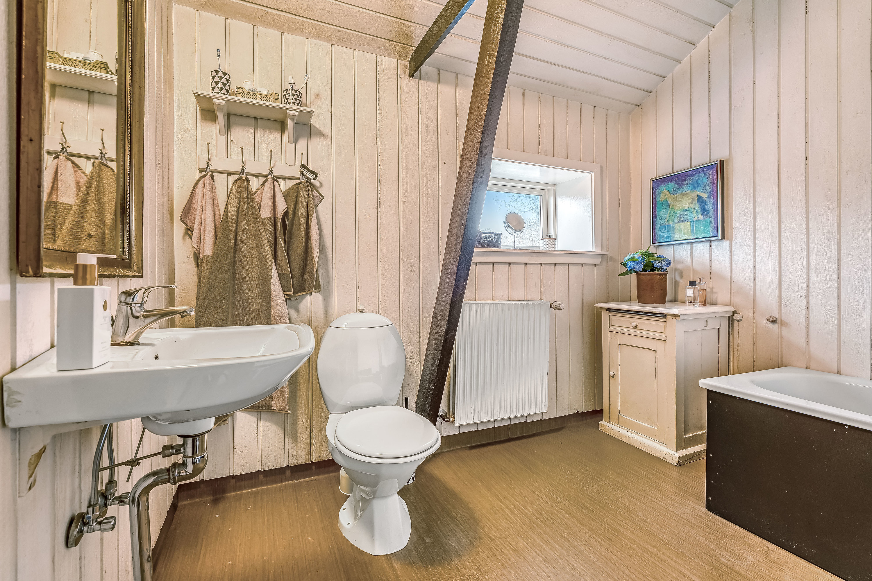 Fremhævet toilet billede i fuldskærmstilstand. Billede af Lystrupvej 45, 3550 Slangerup