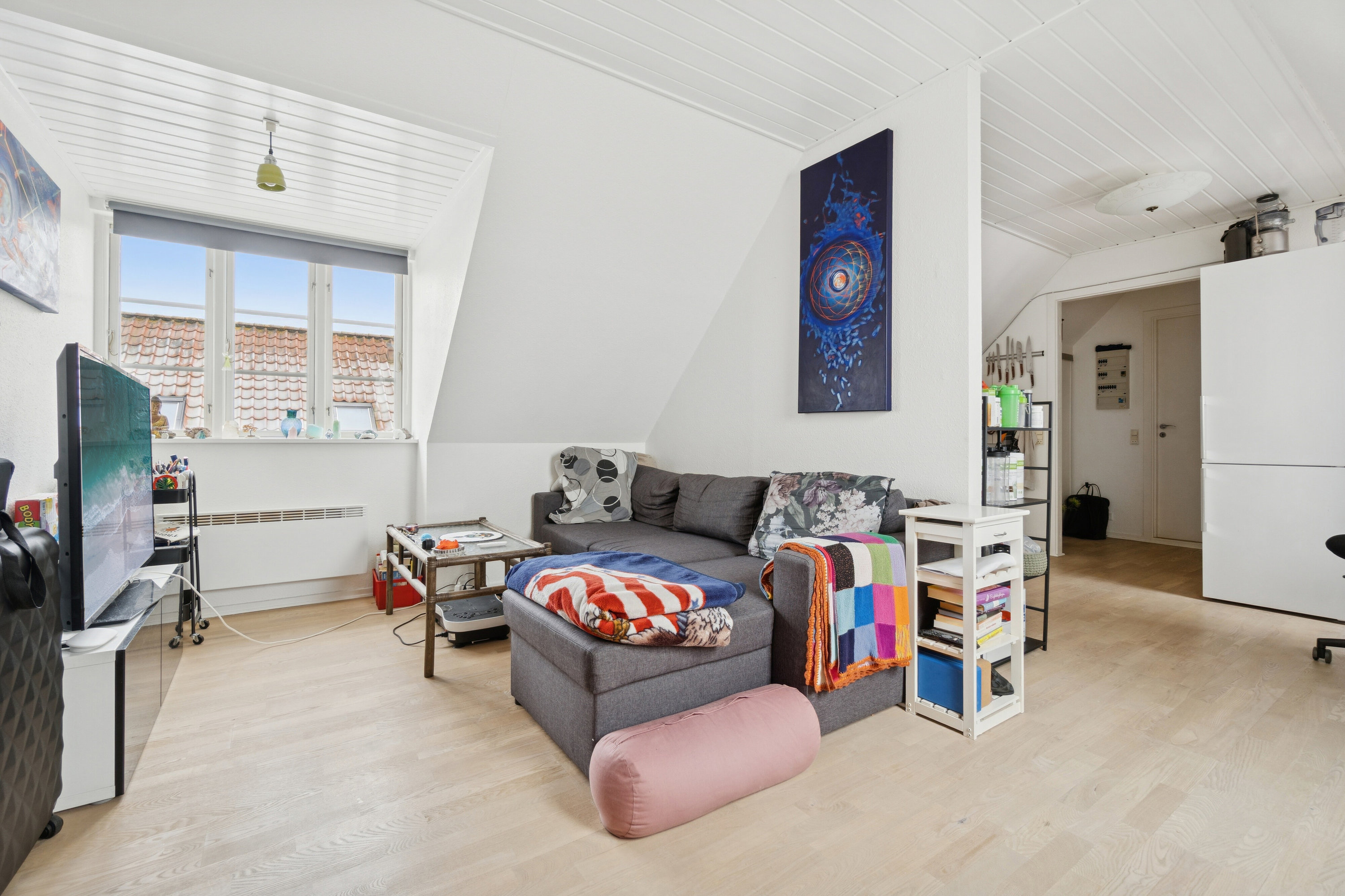 Fremhævet stue billede i fuldskærmstilstand. Billede af Torvet 10, 2., Aakirkeby, 3720 Aakirkeby