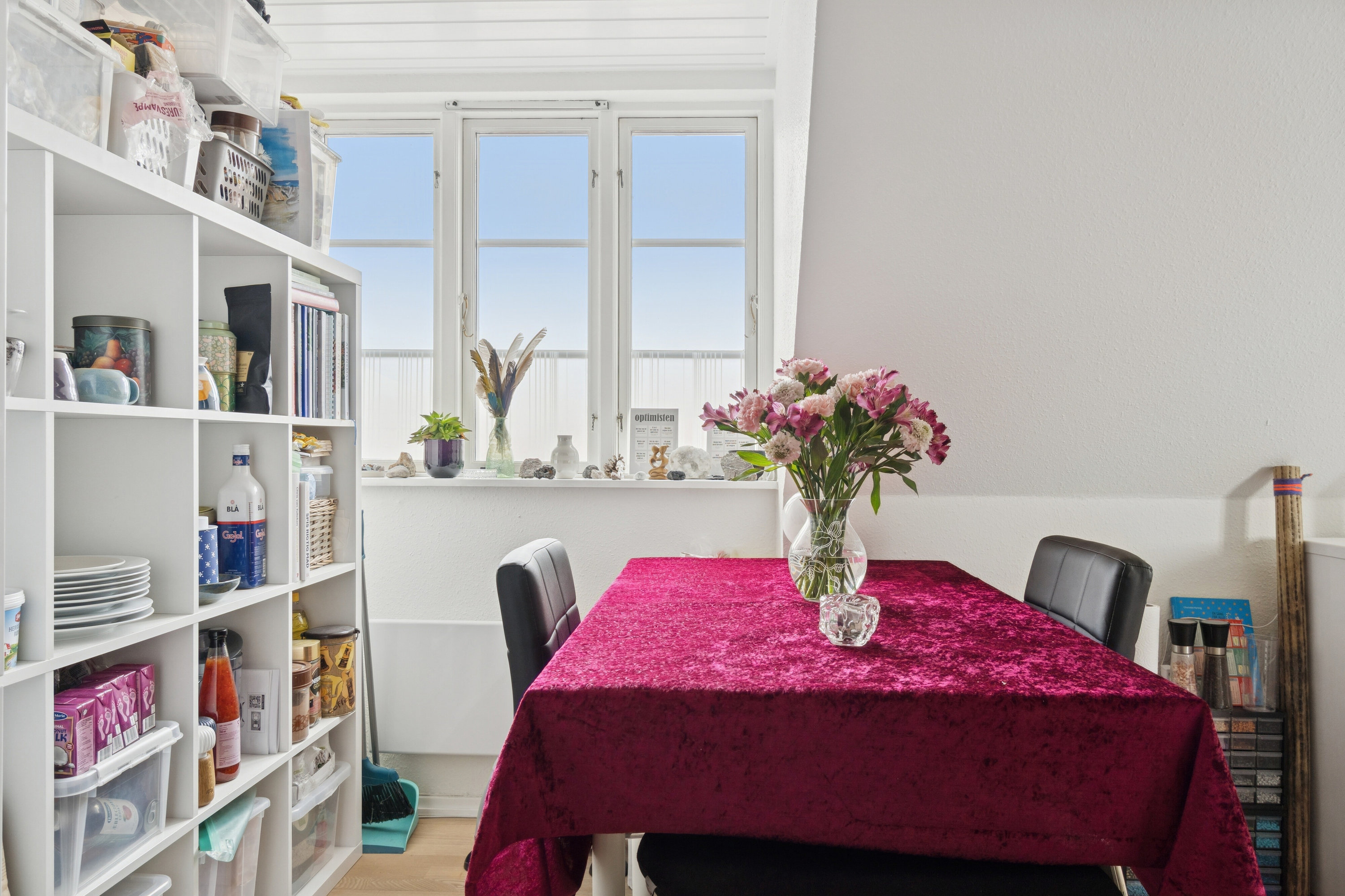 Fremhævet spisestue billede i fuldskærmstilstand. Billede af Torvet 10, 2., Aakirkeby, 3720 Aakirkeby