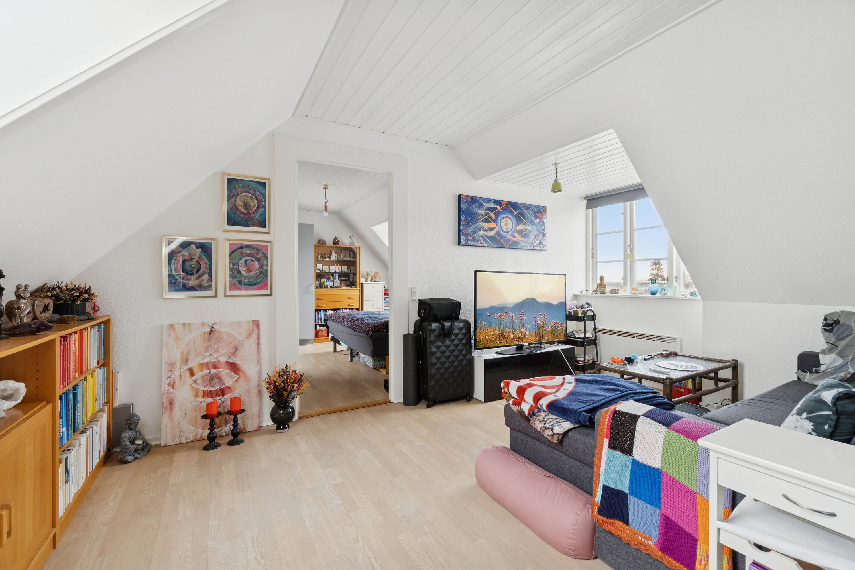 Fremhævet stue billede i fuldskærmstilstand. Billede af Torvet 10, 2., Aakirkeby, 3720 Aakirkeby