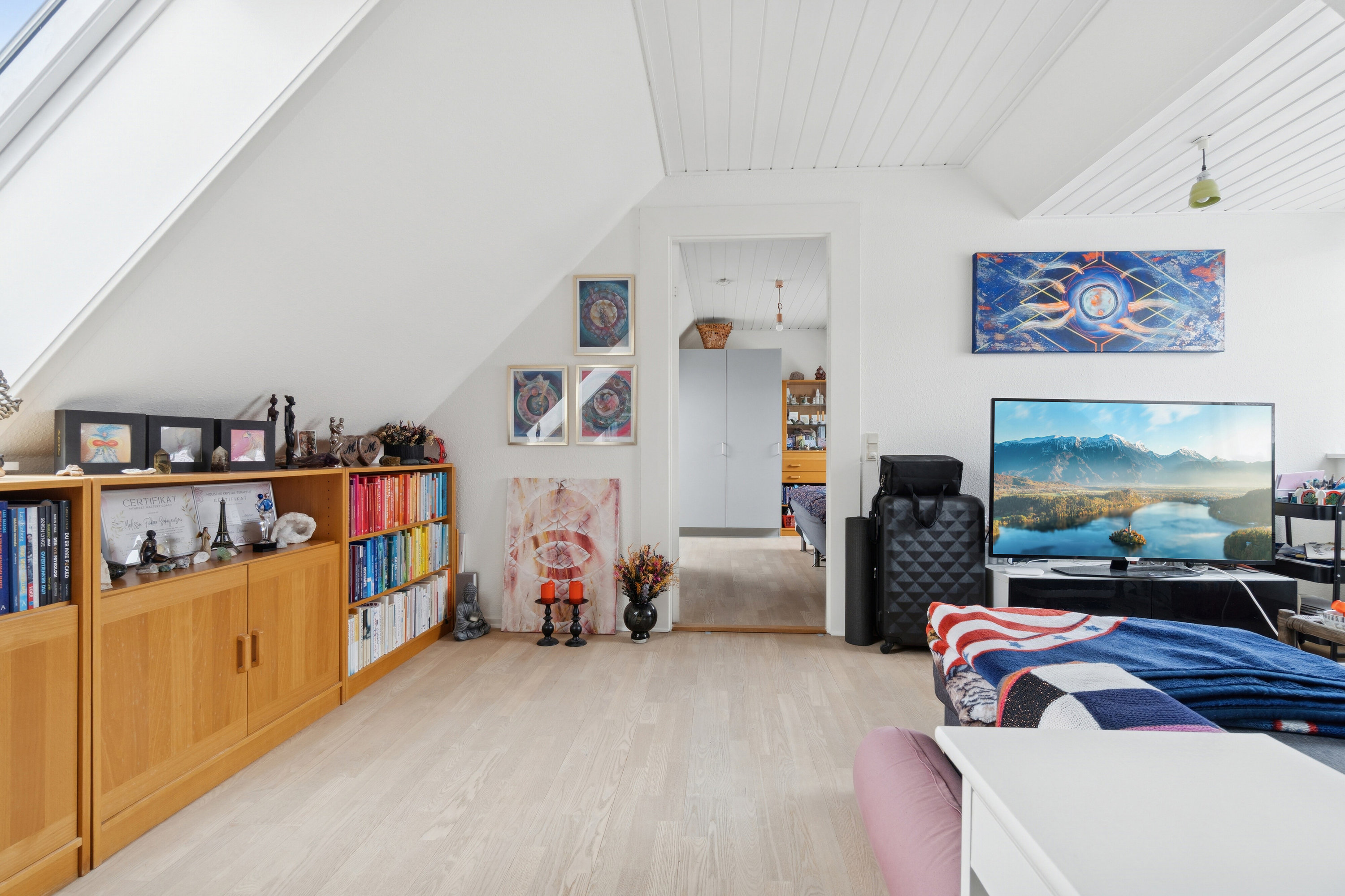 Fremhævet stue billede i fuldskærmstilstand. Billede af Torvet 10, 2., Aakirkeby, 3720 Aakirkeby