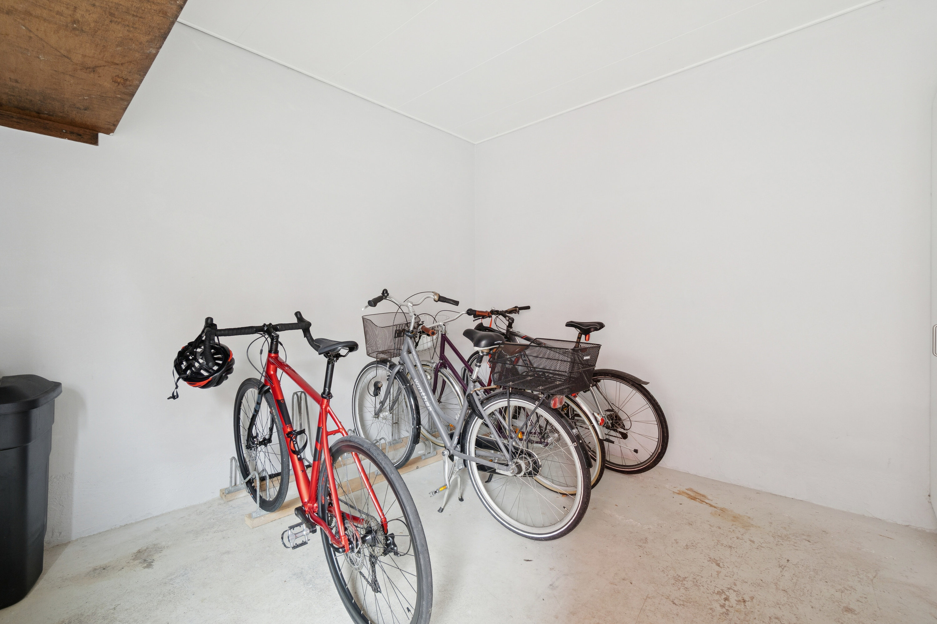 Fremhævet indendørs billede i fuldskærmstilstand. Billede af Torvet 10, 2., Aakirkeby, 3720 Aakirkeby