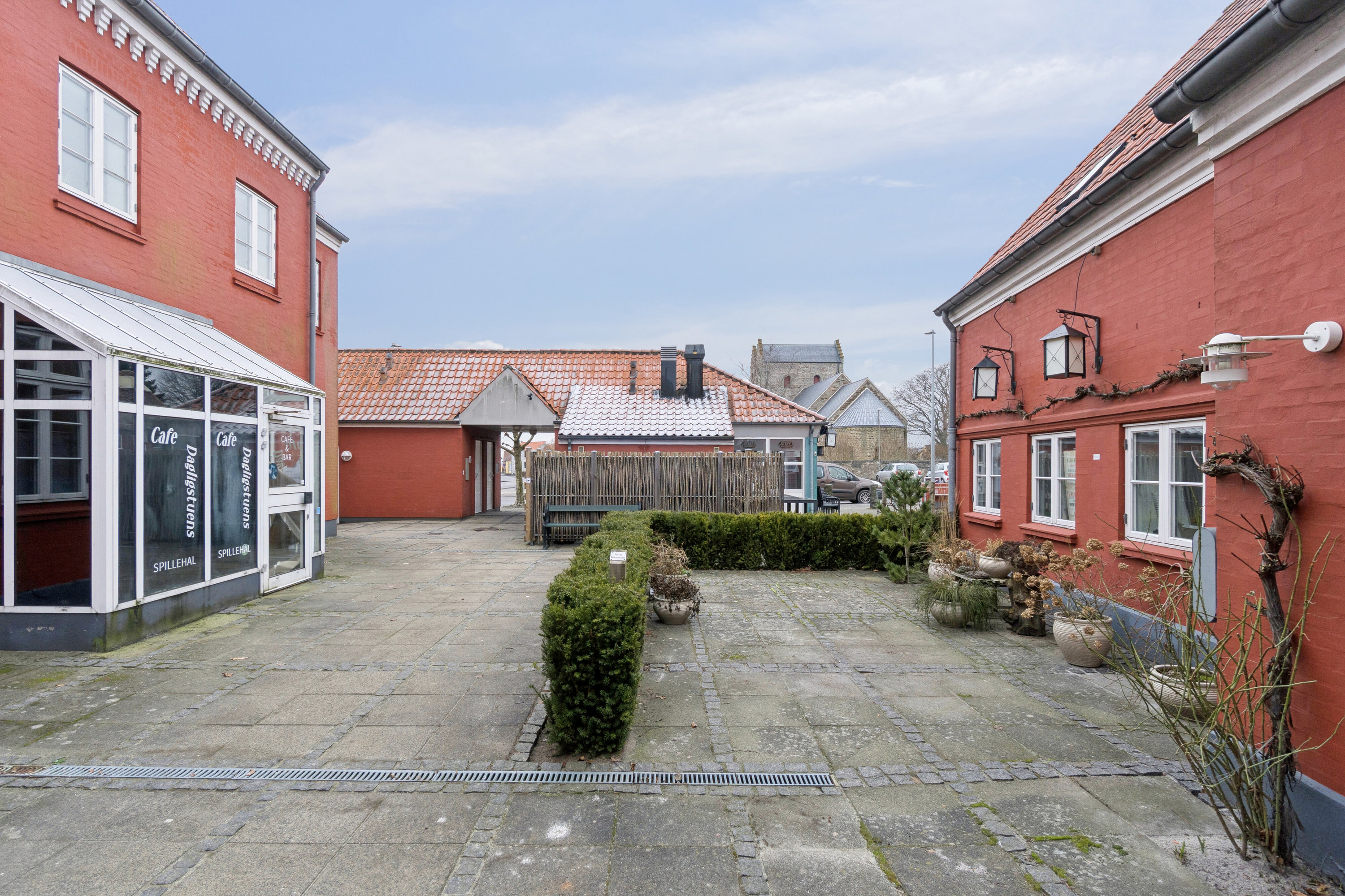 Fremhævet udendørs billede i fuldskærmstilstand. Billede af Torvet 10, 2., Aakirkeby, 3720 Aakirkeby