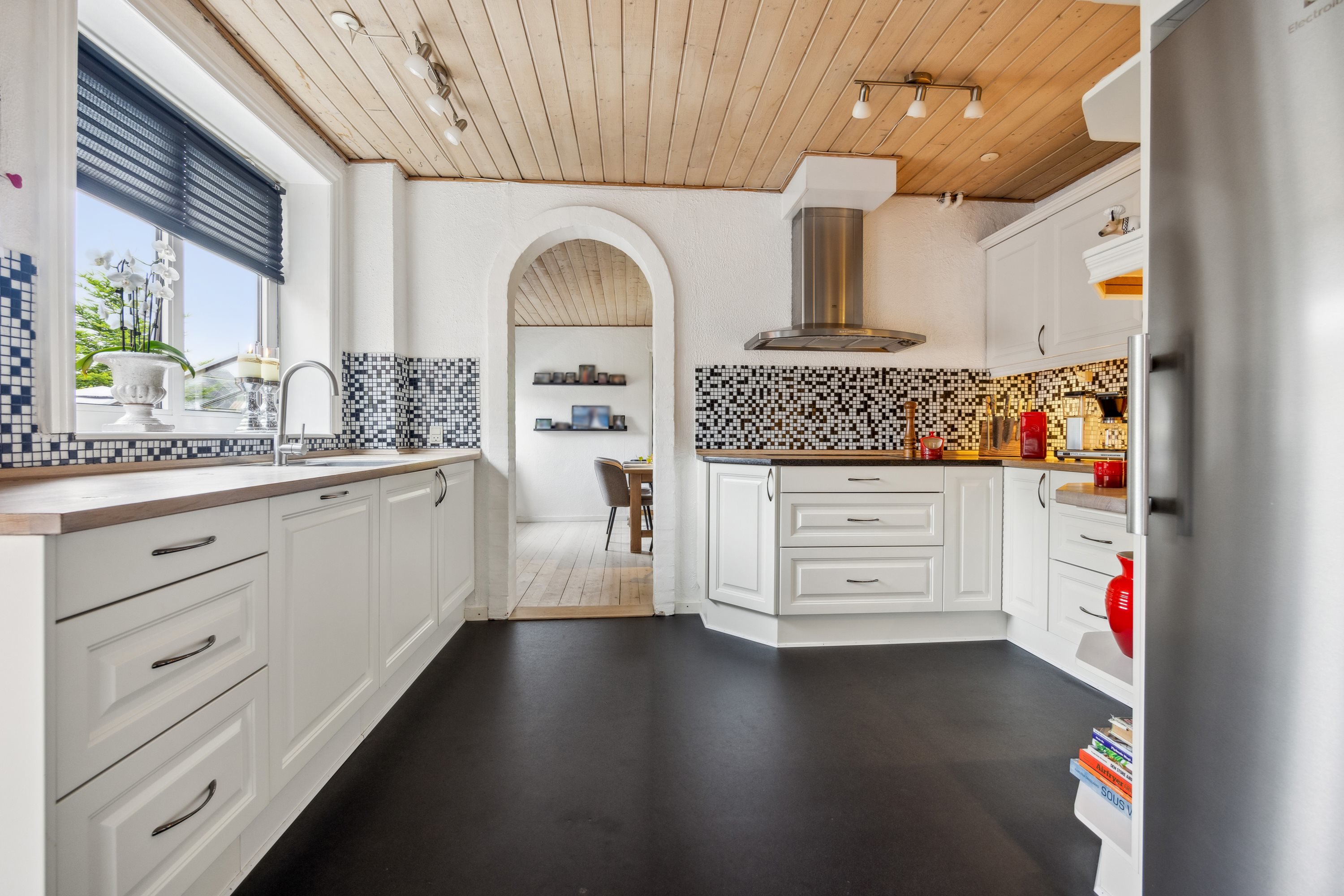 Fremhævet køkken billede i fuldskærmstilstand. Billede af Vangsgade 1, 7752 Snedsted