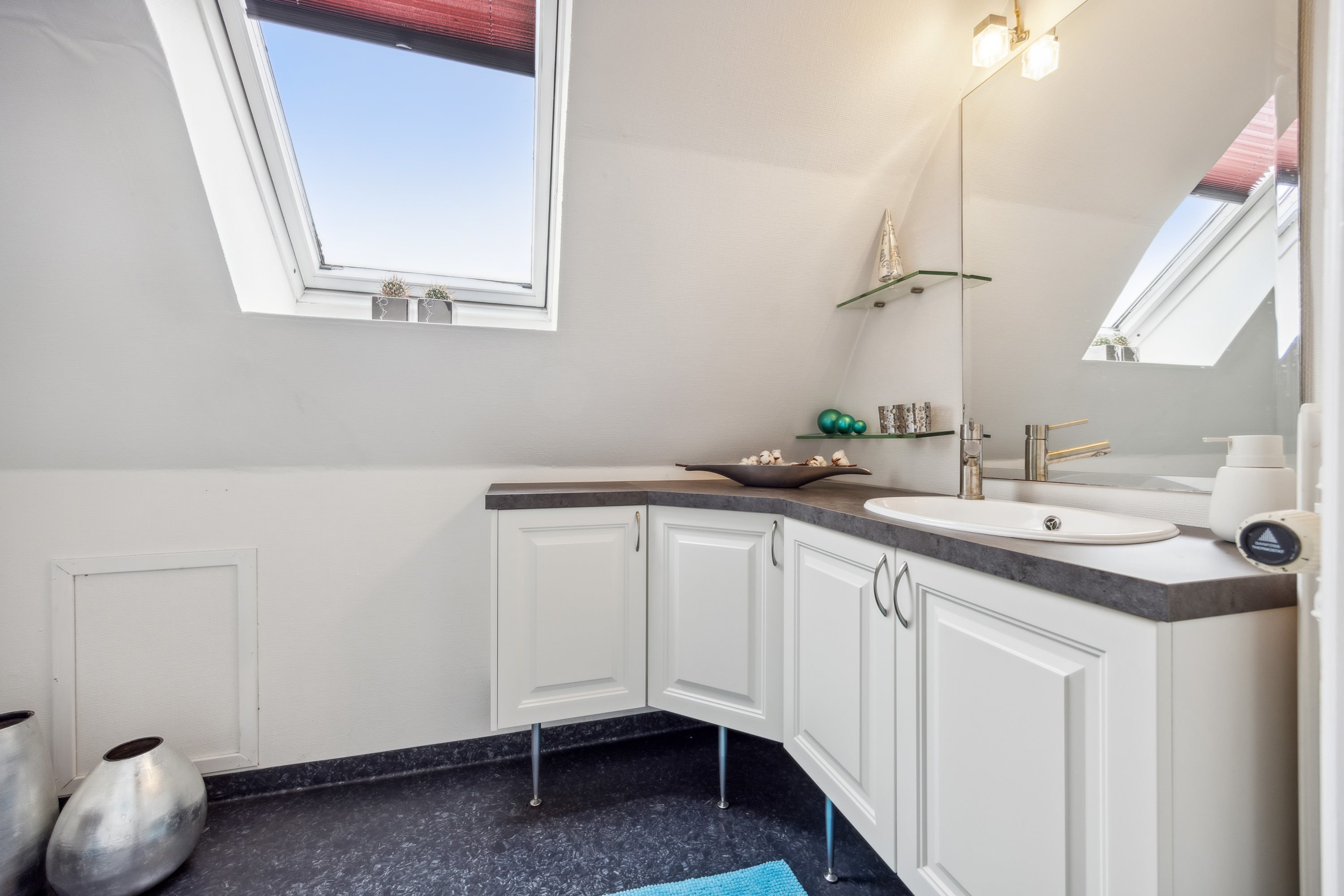 Fremhævet badeværelse billede i fuldskærmstilstand. Billede af Vangsgade 1, 7752 Snedsted