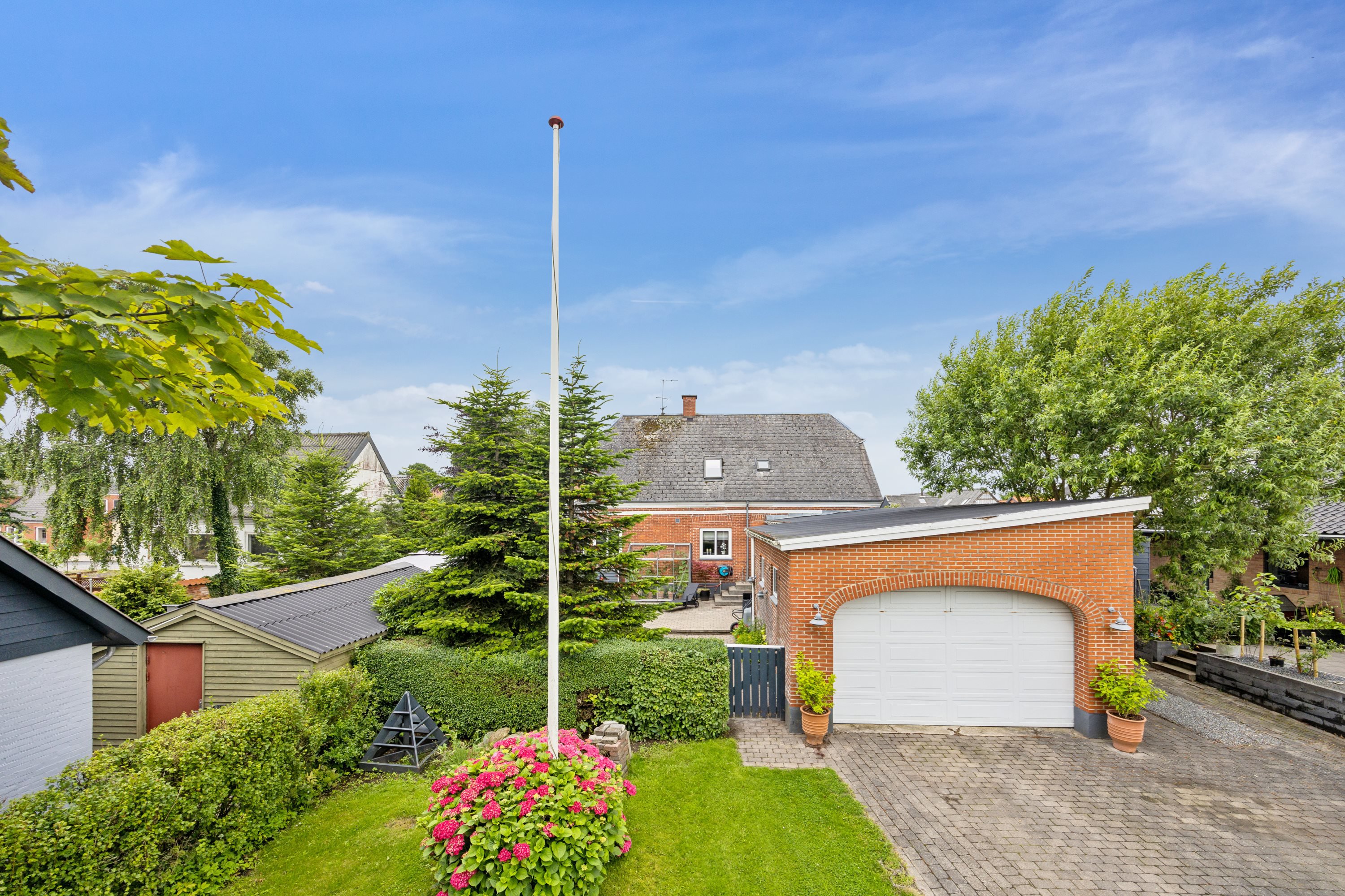 Fremhævet garage billede i fuldskærmstilstand. Billede af Vangsgade 1, 7752 Snedsted