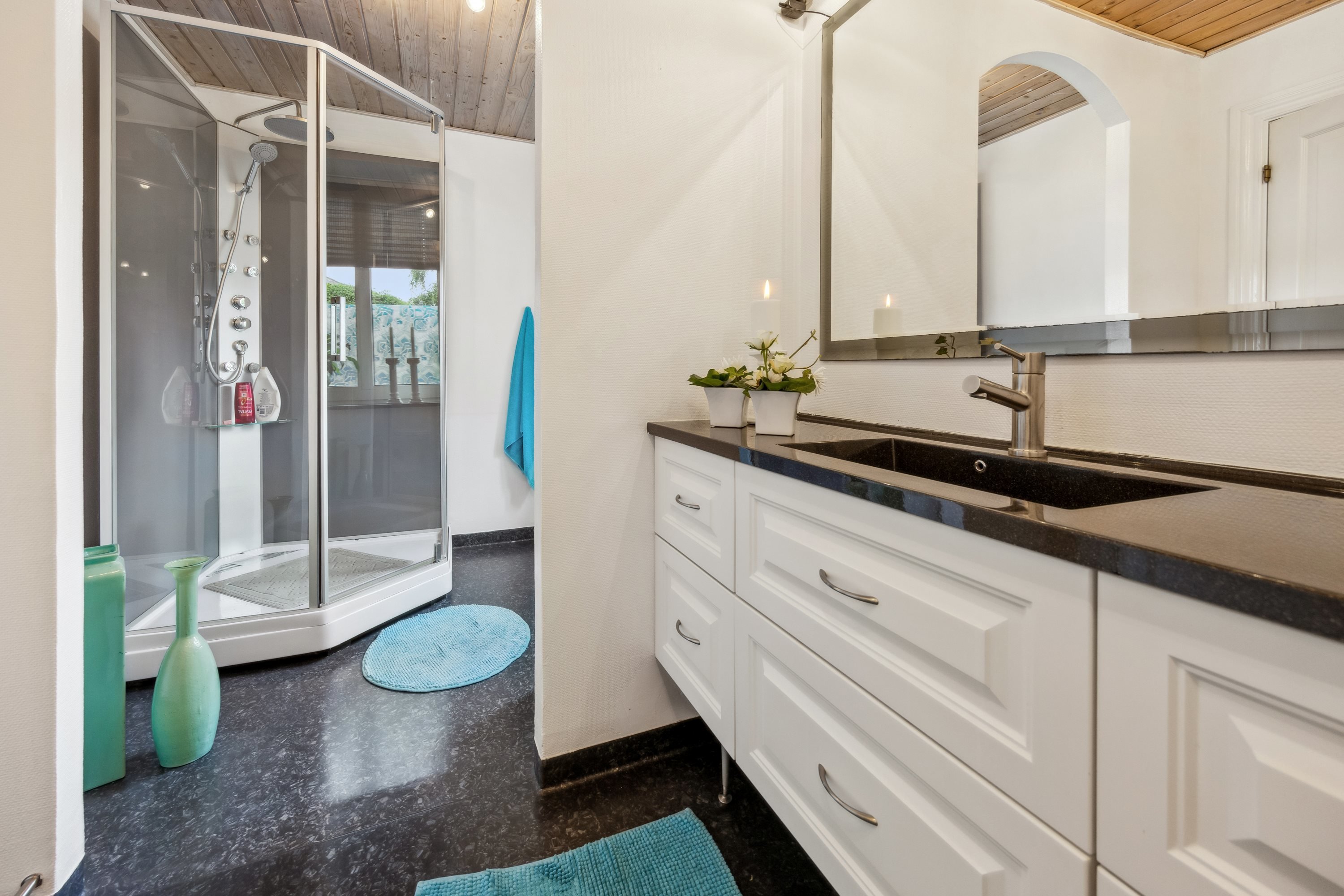 Fremhævet badeværelse billede i fuldskærmstilstand. Billede af Vangsgade 1, 7752 Snedsted