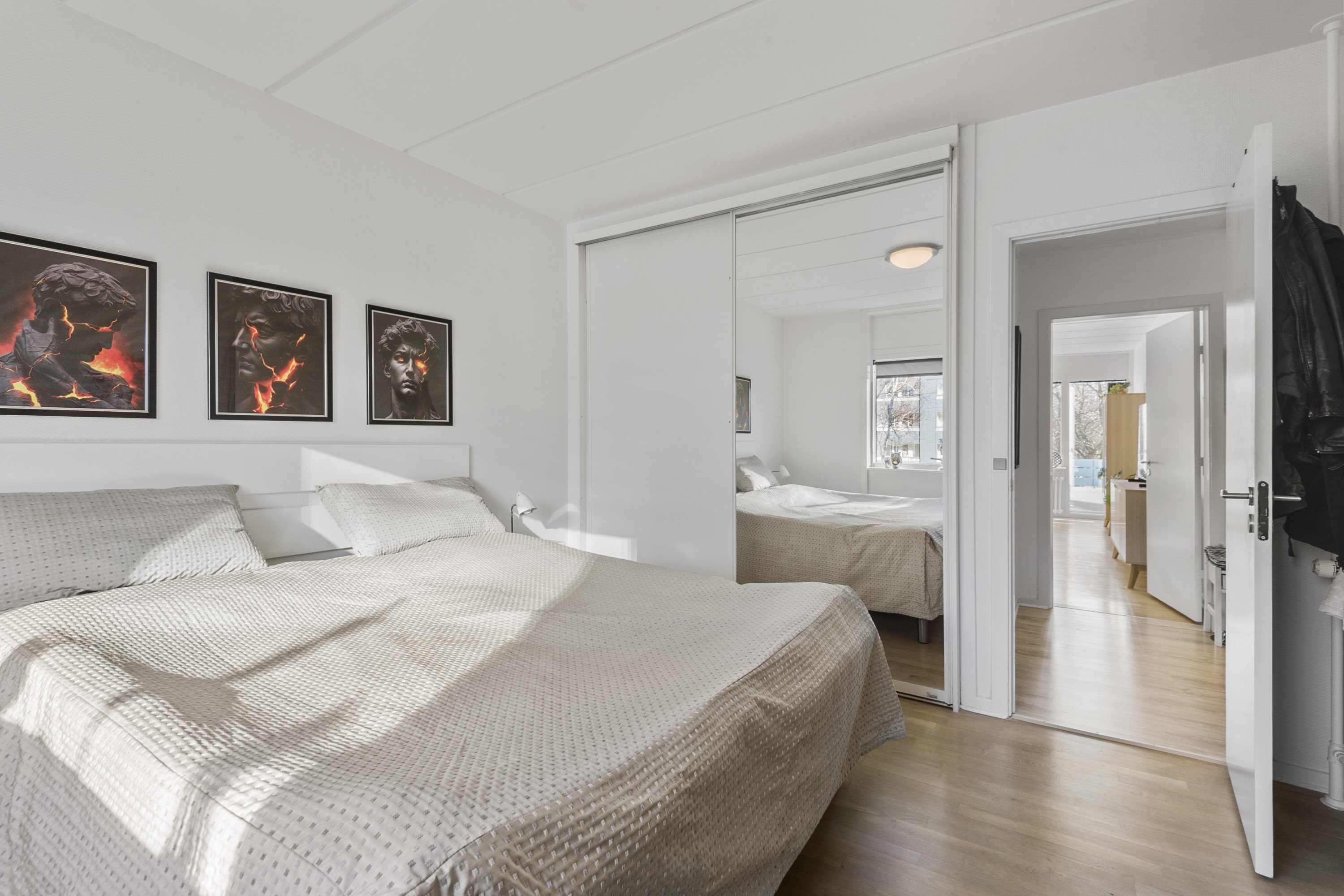 Fremhævet soveværelse billede i fuldskærmstilstand. Billede af Skoleparken 21, st.. th., 6705 Esbjerg Ø