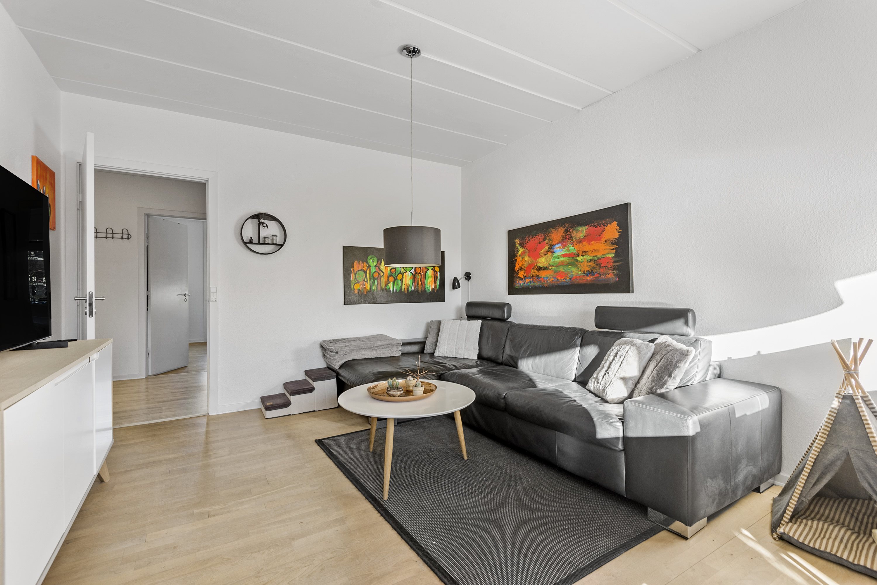 Fremhævet stue billede i fuldskærmstilstand. Billede af Skoleparken 21, st.. th., 6705 Esbjerg Ø