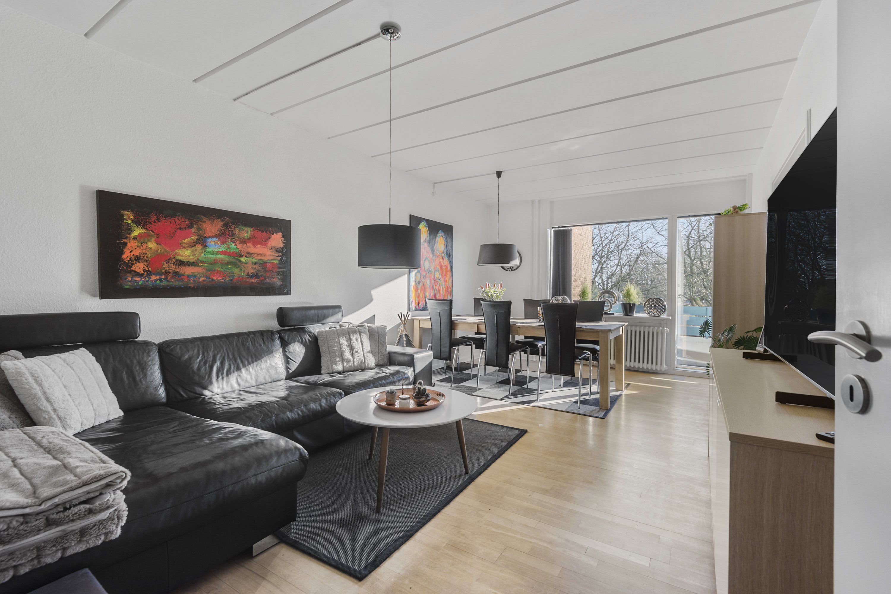 Fremhævet stue billede i fuldskærmstilstand. Billede af Skoleparken 21, st.. th., 6705 Esbjerg Ø