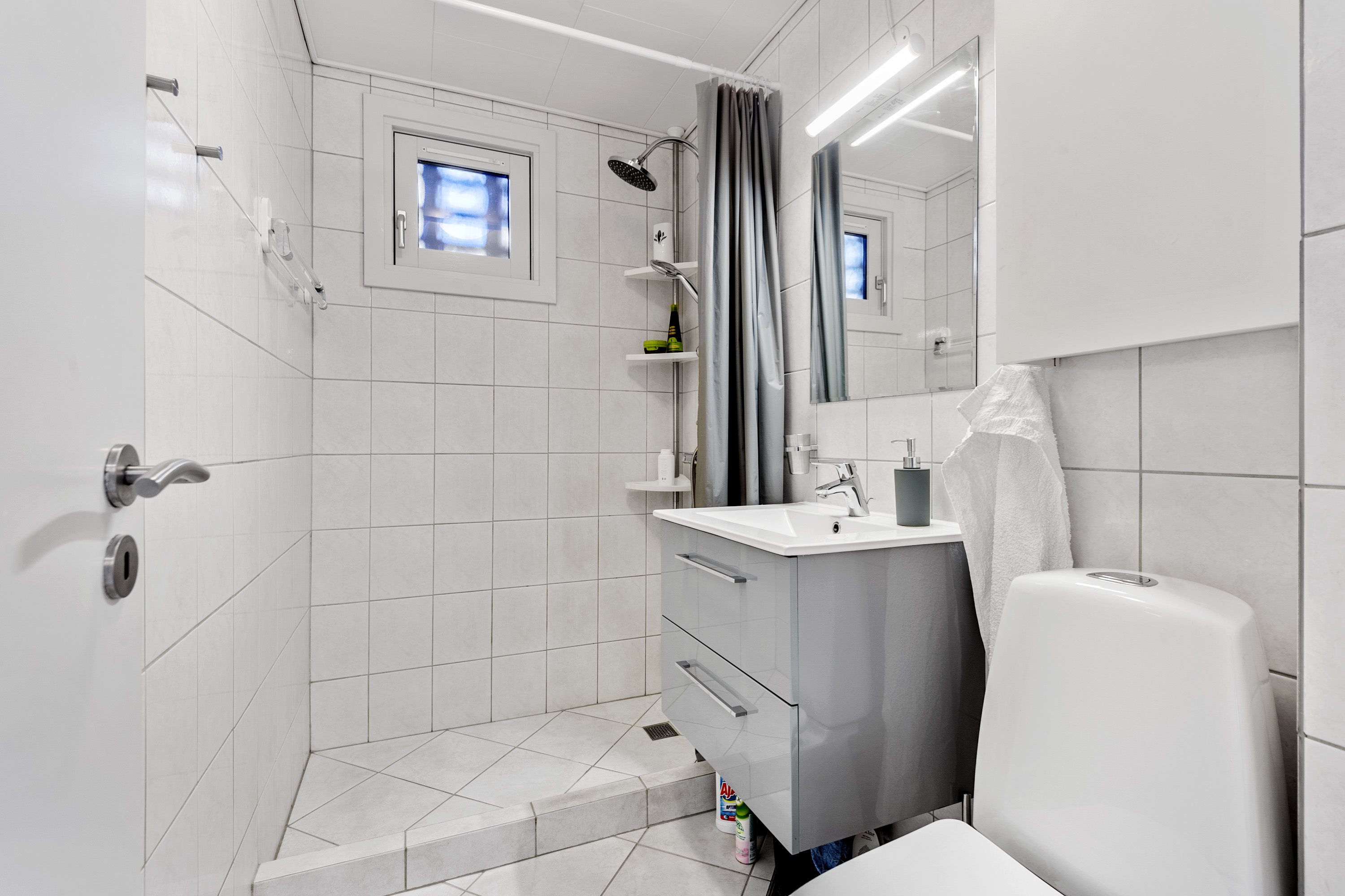 Fremhævet badeværelse billede i fuldskærmstilstand. Billede af Skoleparken 21, st.. th., 6705 Esbjerg Ø