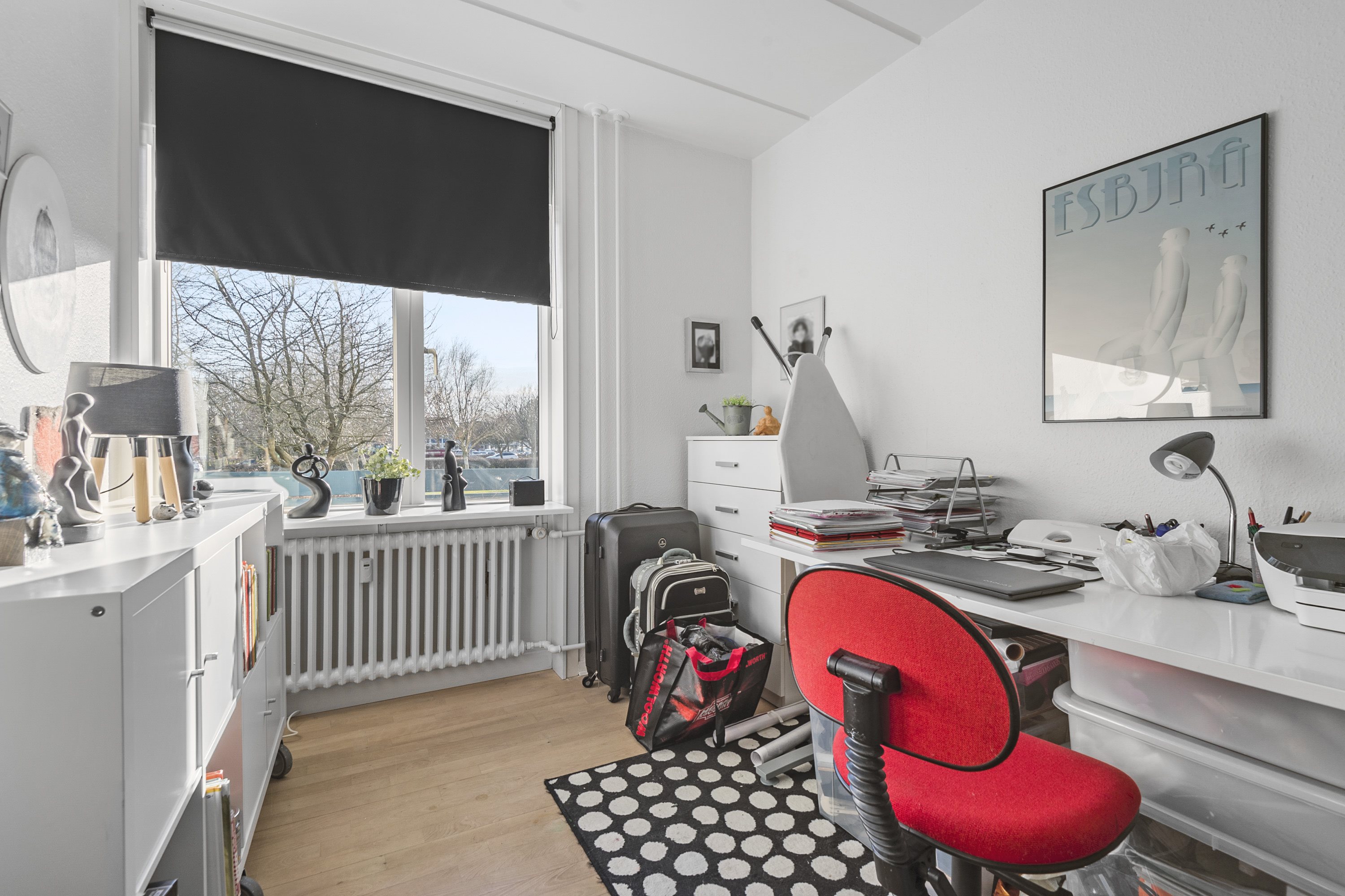 Fremhævet værelse billede i fuldskærmstilstand. Billede af Skoleparken 21, st.. th., 6705 Esbjerg Ø