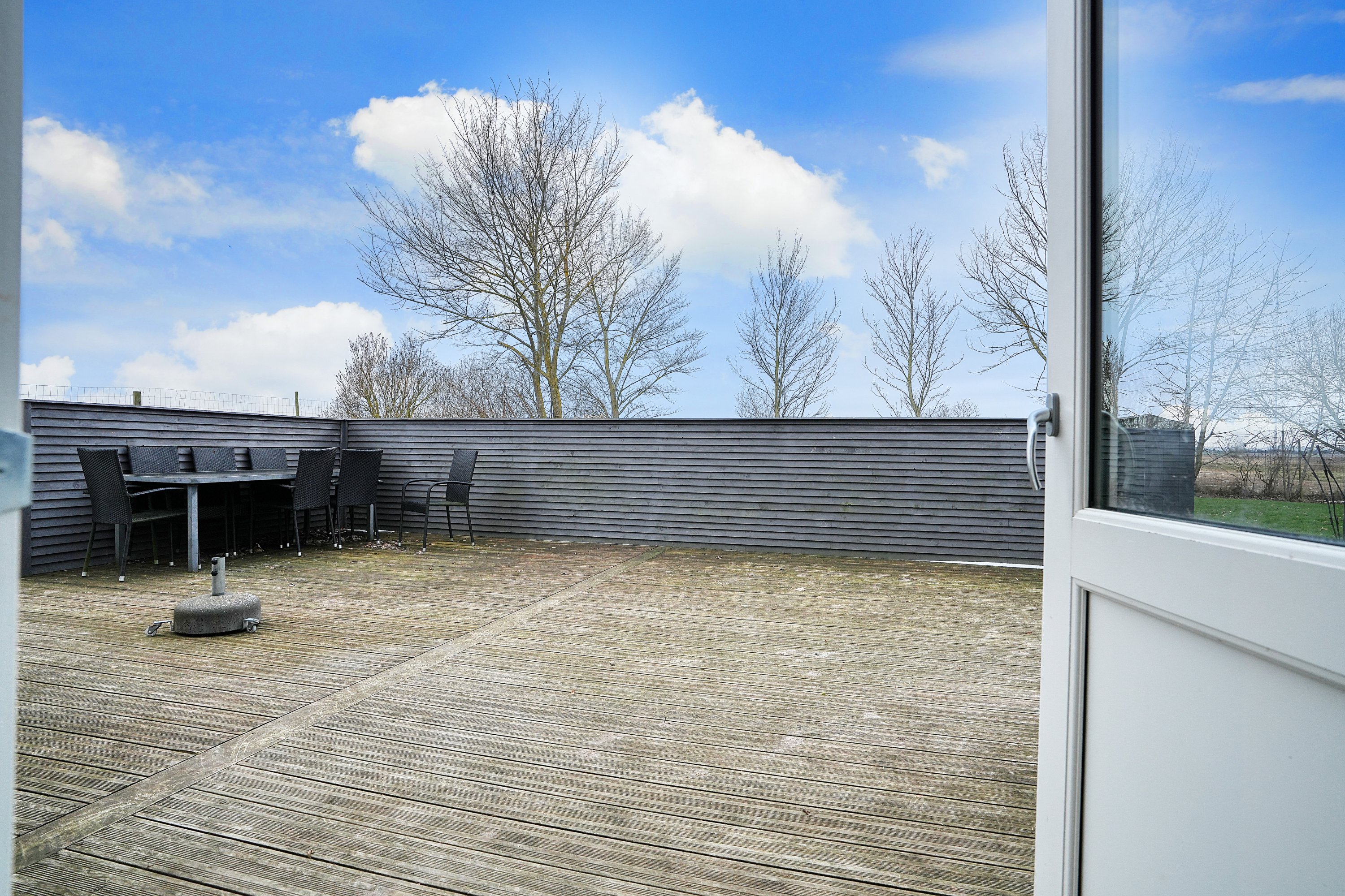 Fremhævet terrasse billede i fuldskærmstilstand. Billede af Mørkøvvej 4, Marke, 4440 Mørkøv