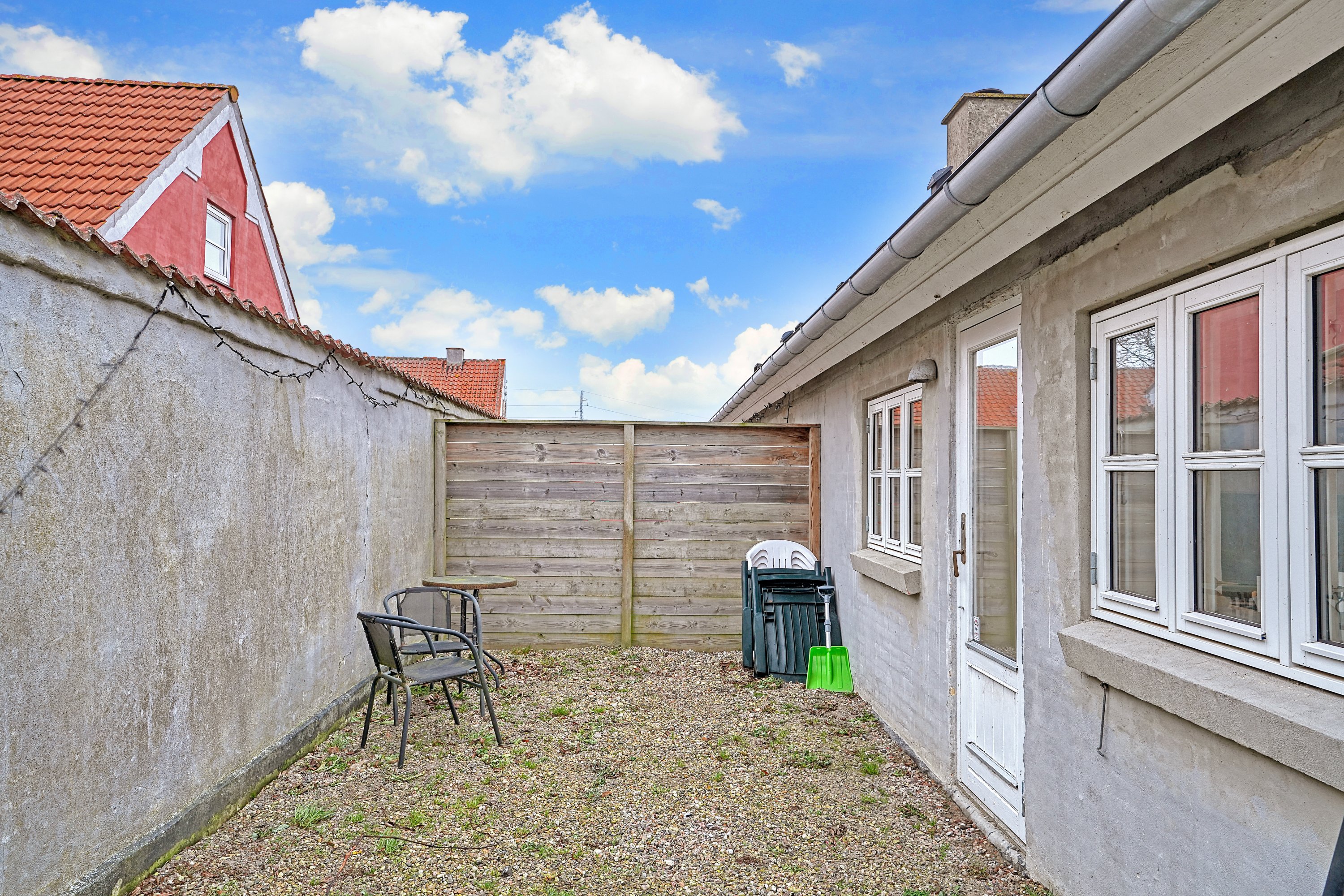 Fremhævet terrasse billede i fuldskærmstilstand. Billede af Mørkøvvej 4, Marke, 4440 Mørkøv