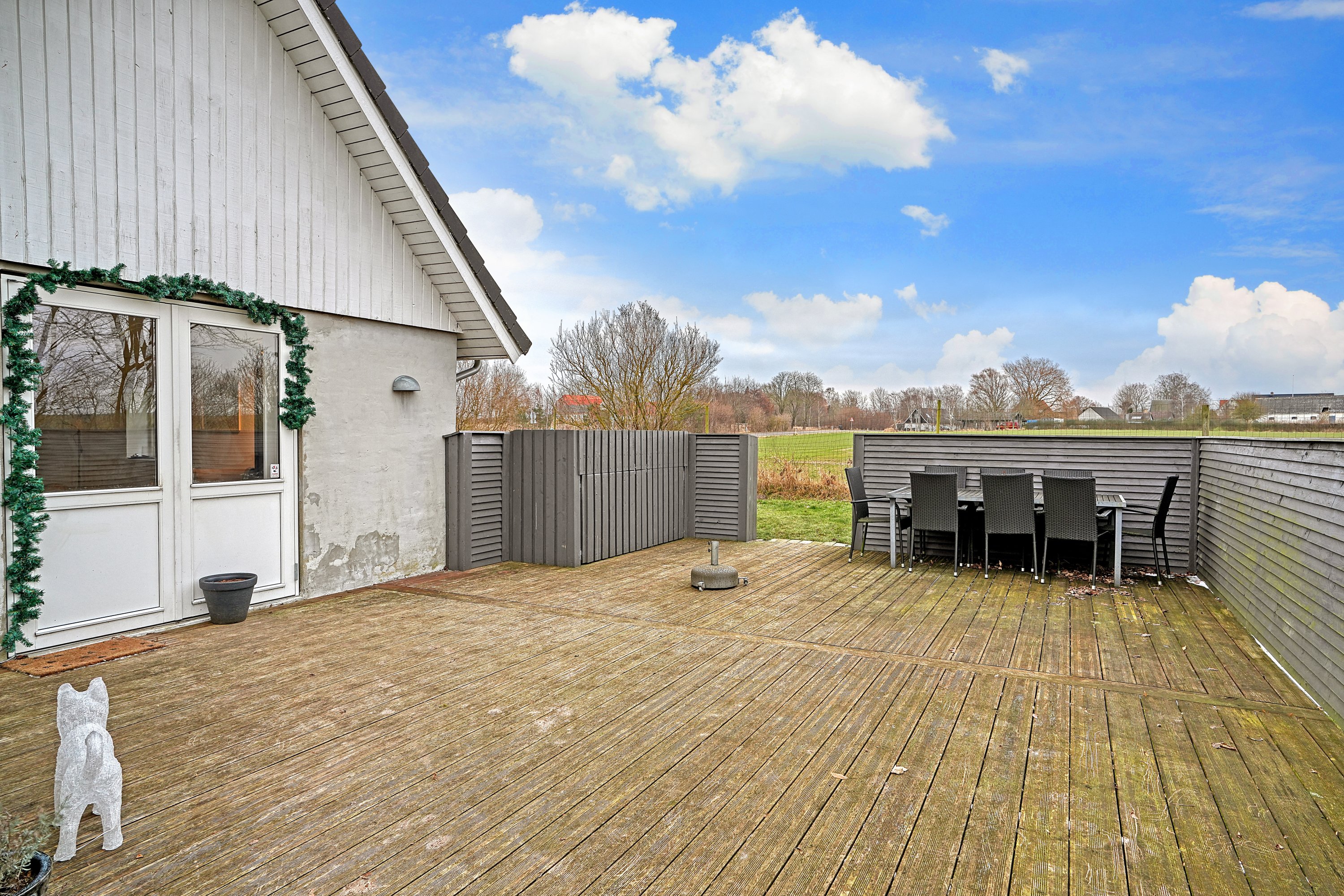 Fremhævet terrasse billede i fuldskærmstilstand. Billede af Mørkøvvej 4, Marke, 4440 Mørkøv