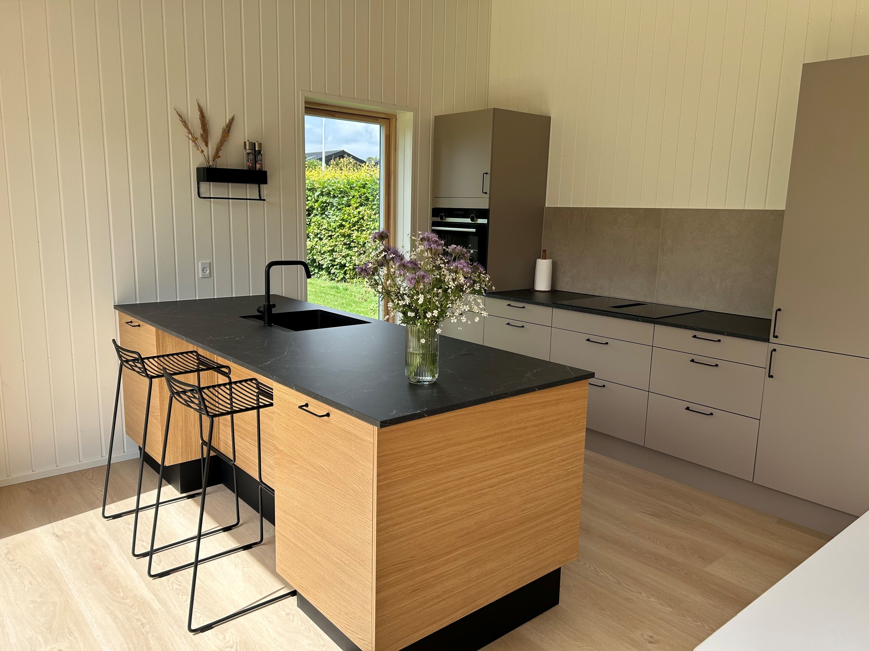 Fremhævet  billede i fuldskærmstilstand. Billede af Valmuevej 25, Følle Strand, 8410 Rønde