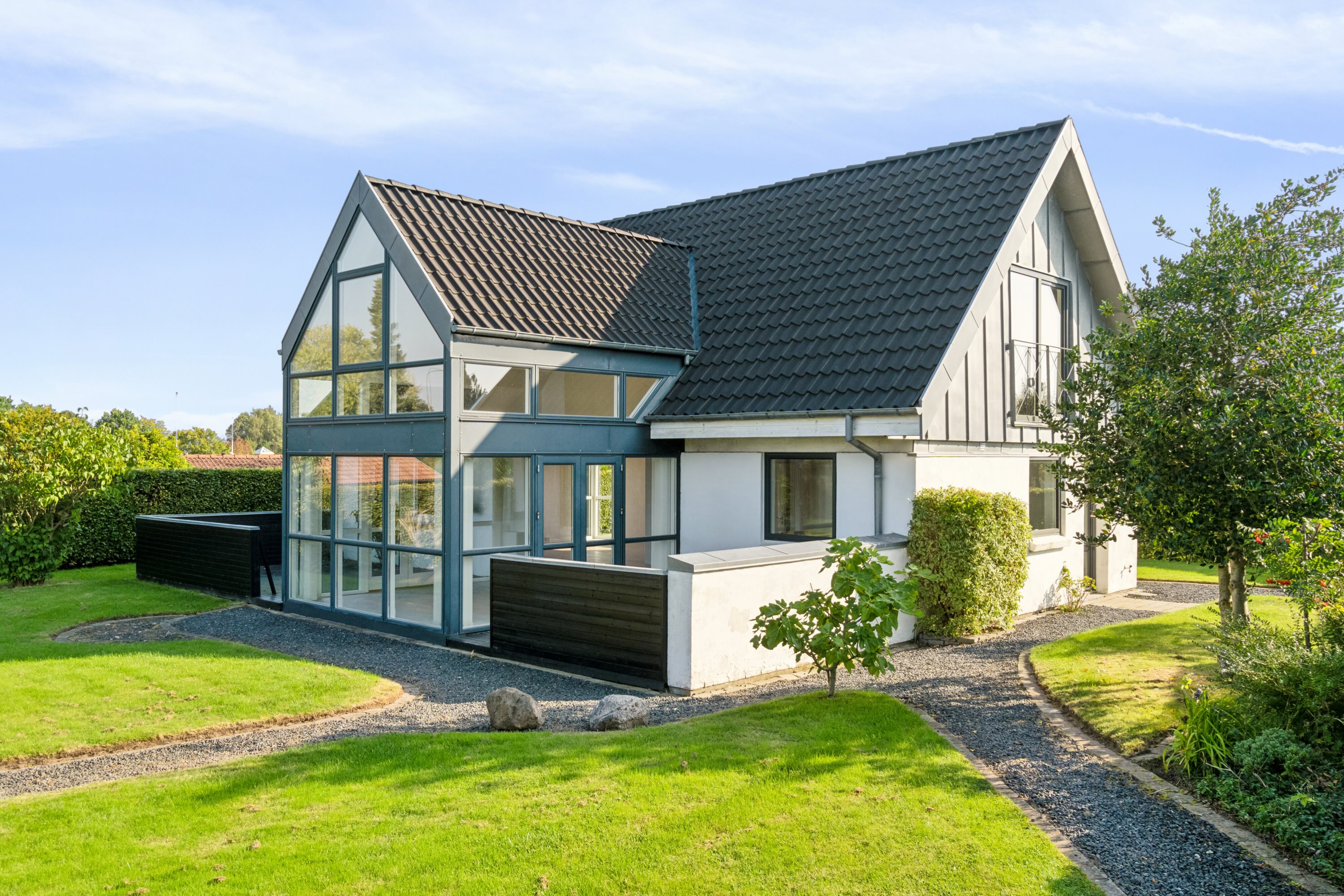 Fremhævet set fra haven billede i fuldskærmstilstand. Billede af Søsterhøjvej 9, Skåde, 8270 Højbjerg