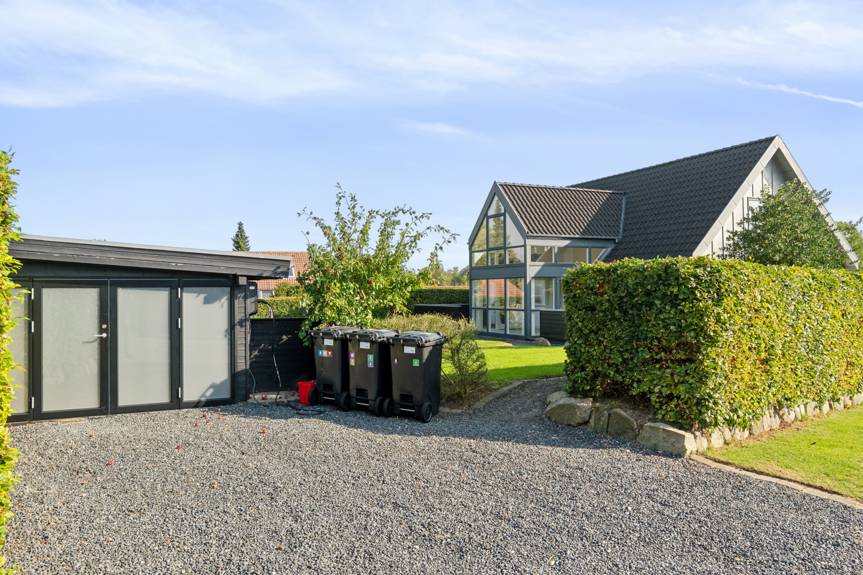 Fremhævet set fra vejen billede i fuldskærmstilstand. Billede af Søsterhøjvej 9, Skåde, 8270 Højbjerg