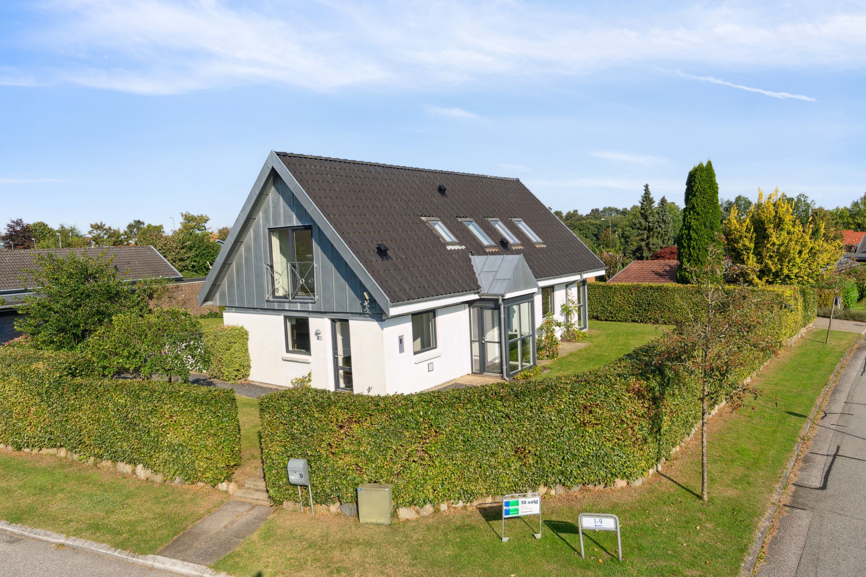 Fremhævet set fra vejen billede i fuldskærmstilstand. Billede af Søsterhøjvej 9, Skåde, 8270 Højbjerg