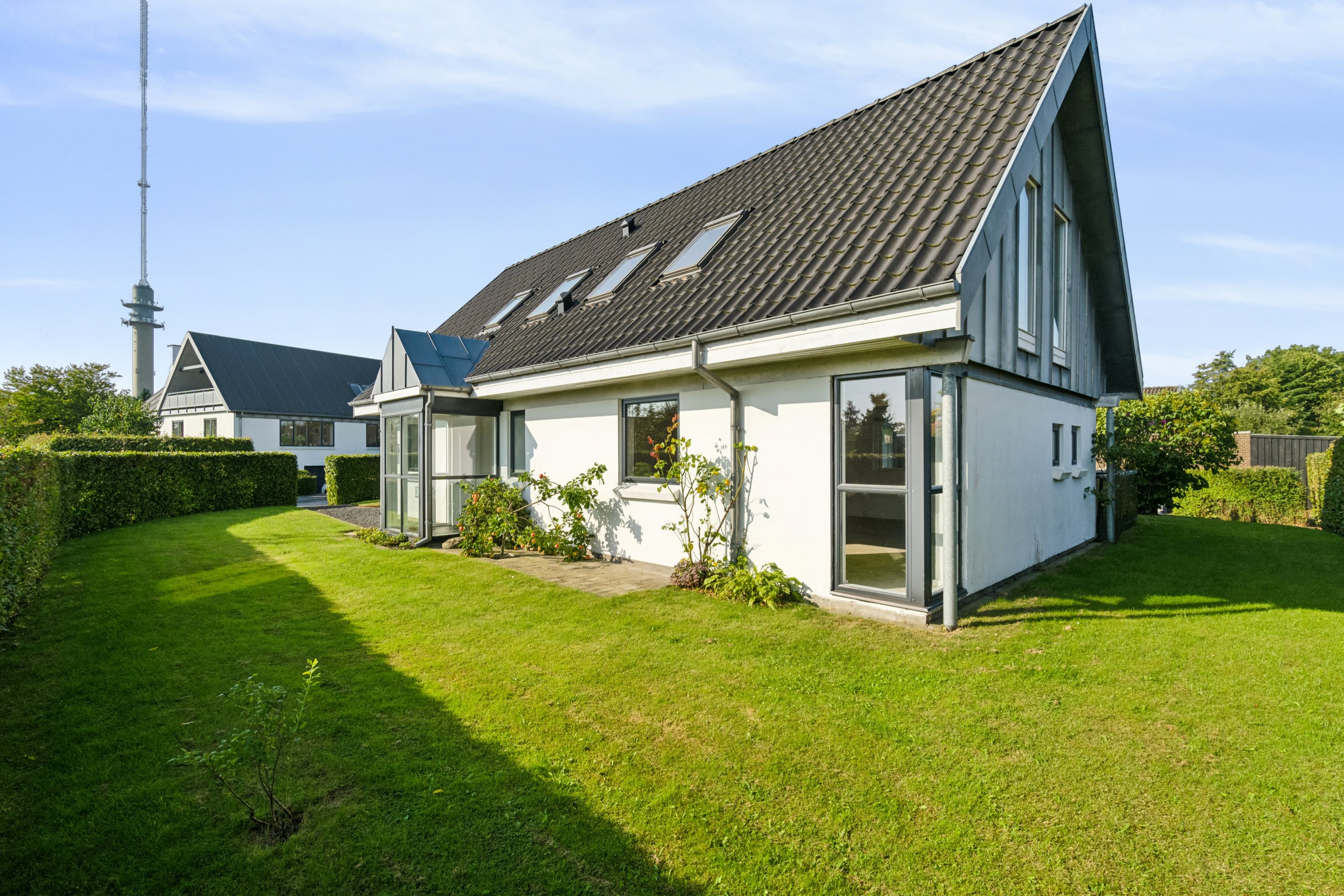 Fremhævet set fra haven billede i fuldskærmstilstand. Billede af Søsterhøjvej 9, Skåde, 8270 Højbjerg