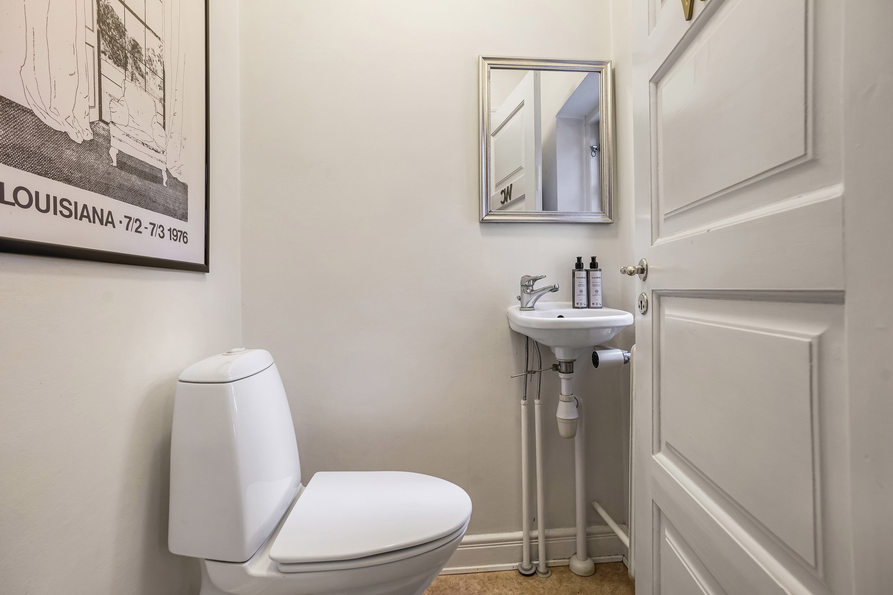 Fremhævet toilet billede i fuldskærmstilstand. Billede af Læssøegade 169, 5230 Odense M