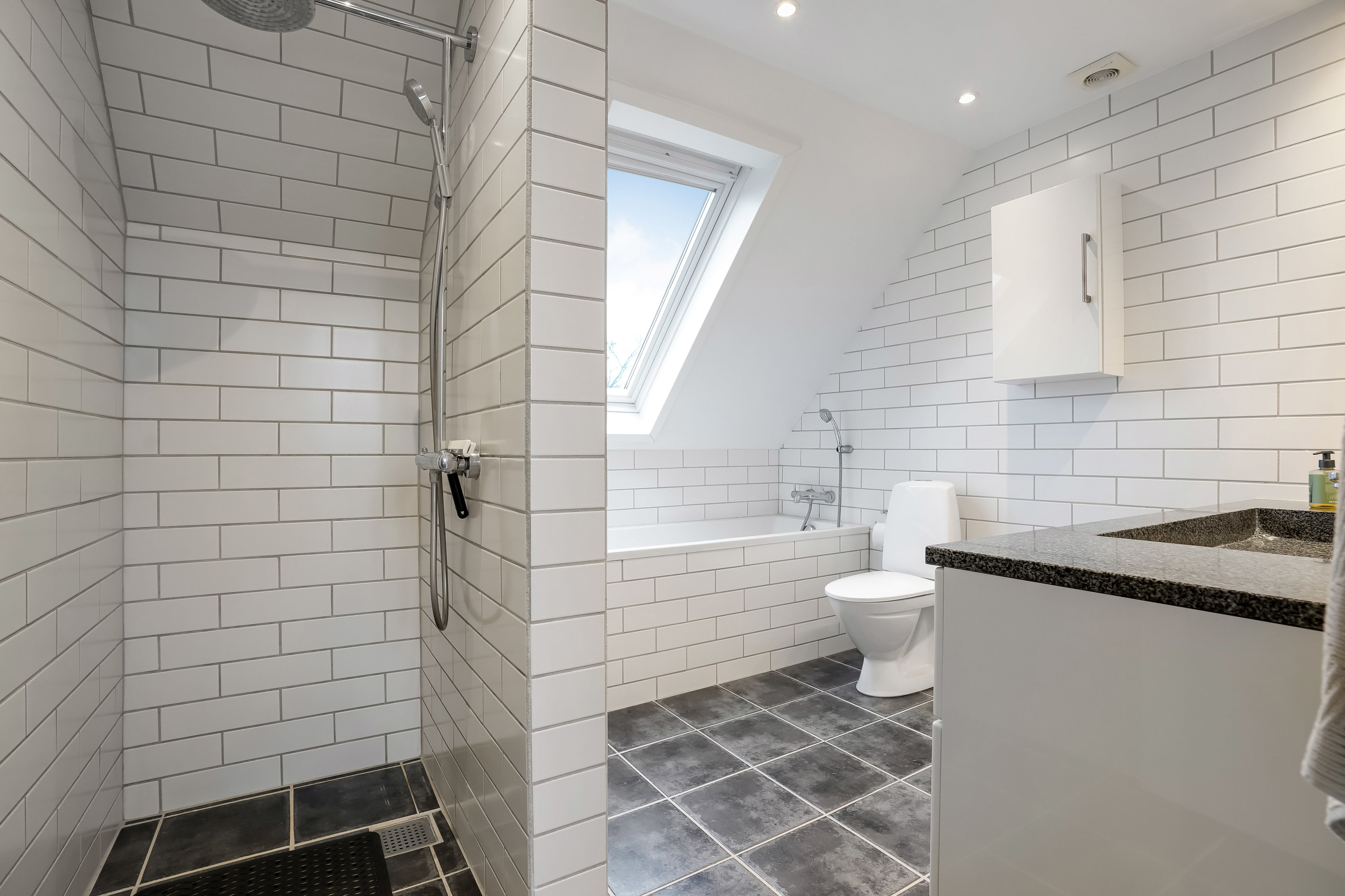 Fremhævet badeværelse billede i fuldskærmstilstand. Billede af Højager 78, 7300 Jelling