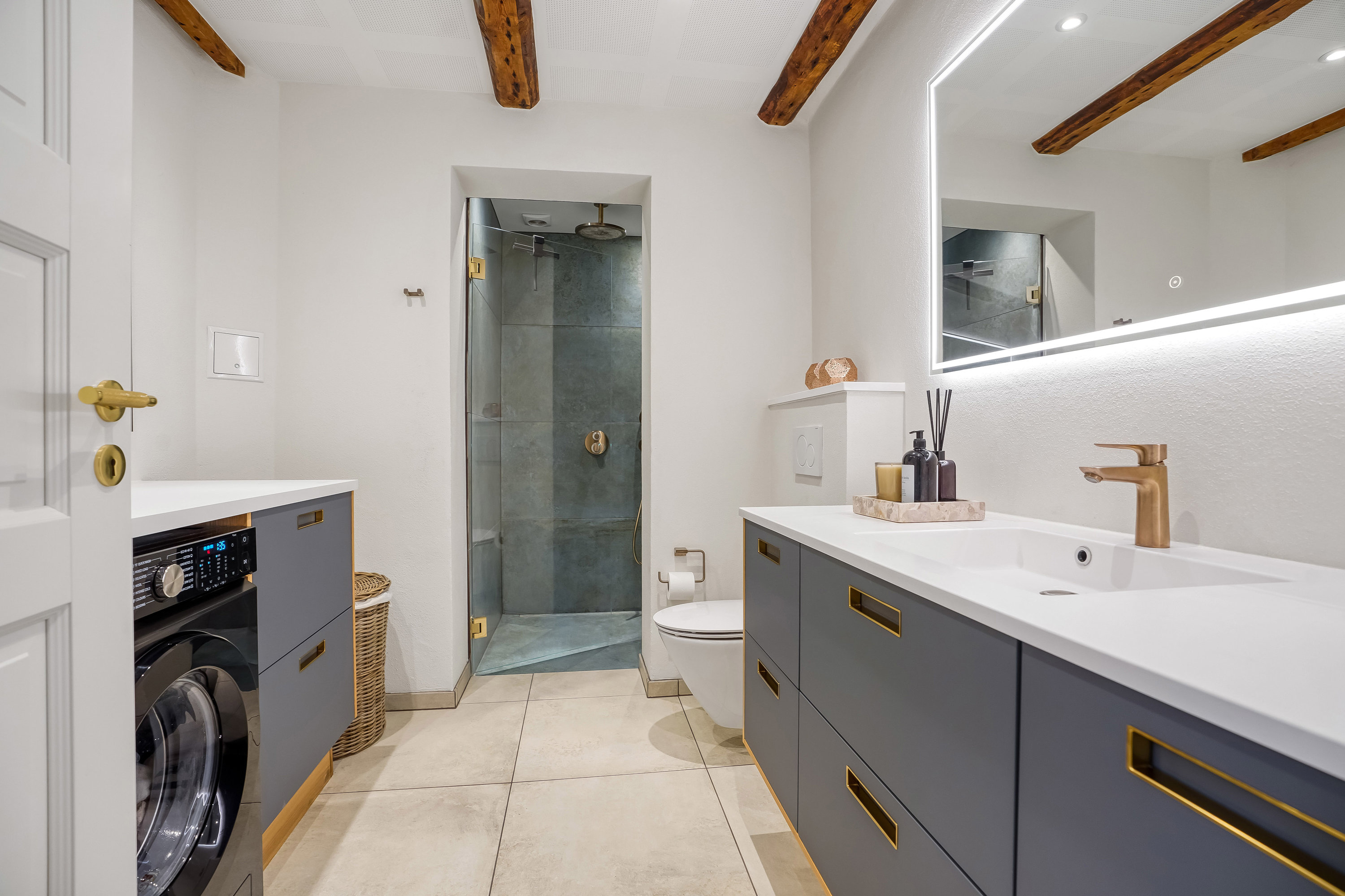 Fremhævet badeværelse billede i fuldskærmstilstand. Billede af Læssøegade 169, 5230 Odense M