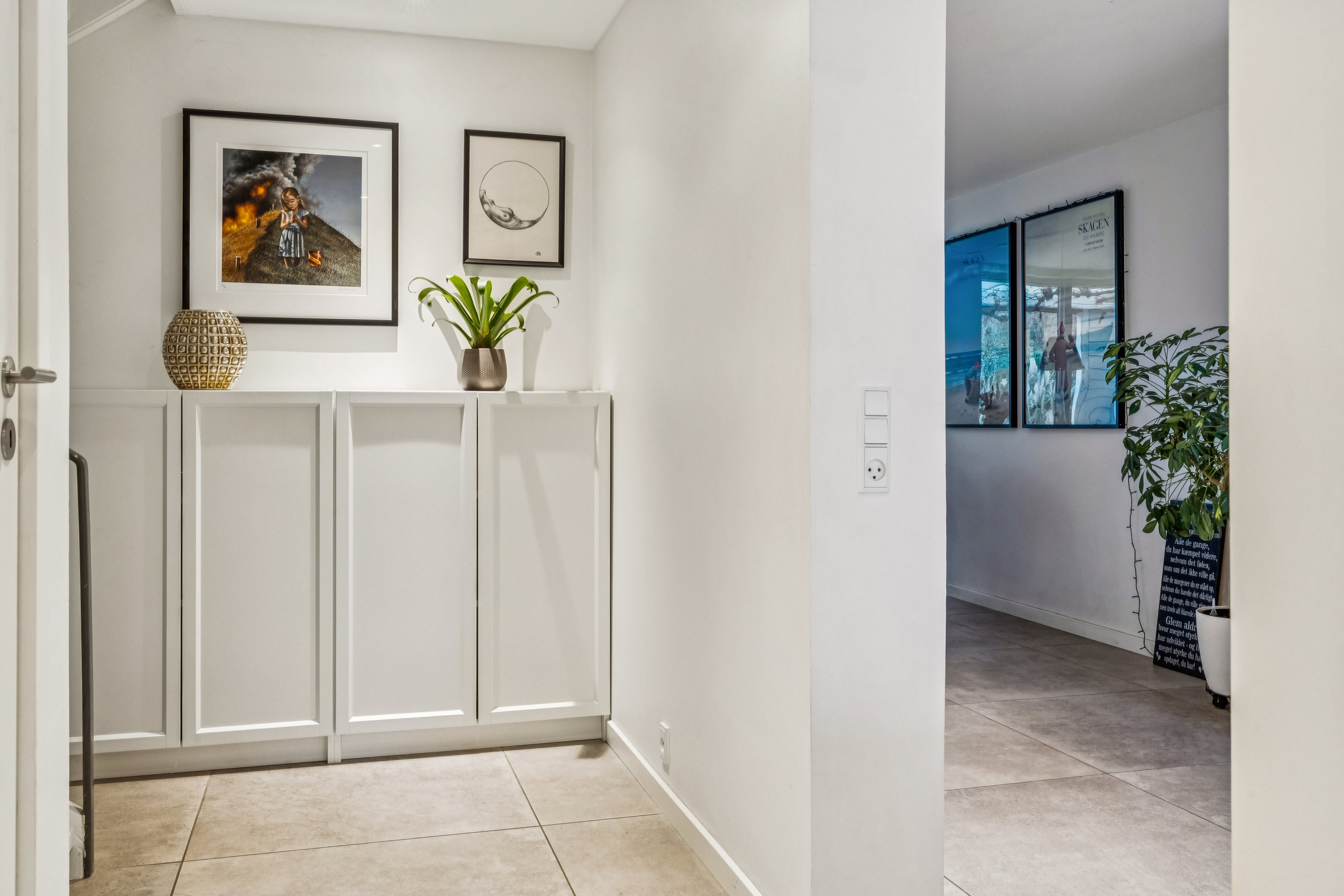 Fremhævet gang billede i fuldskærmstilstand. Billede af Godske Lindenovs Vej 85, Gug, 9210 Aalborg SØ