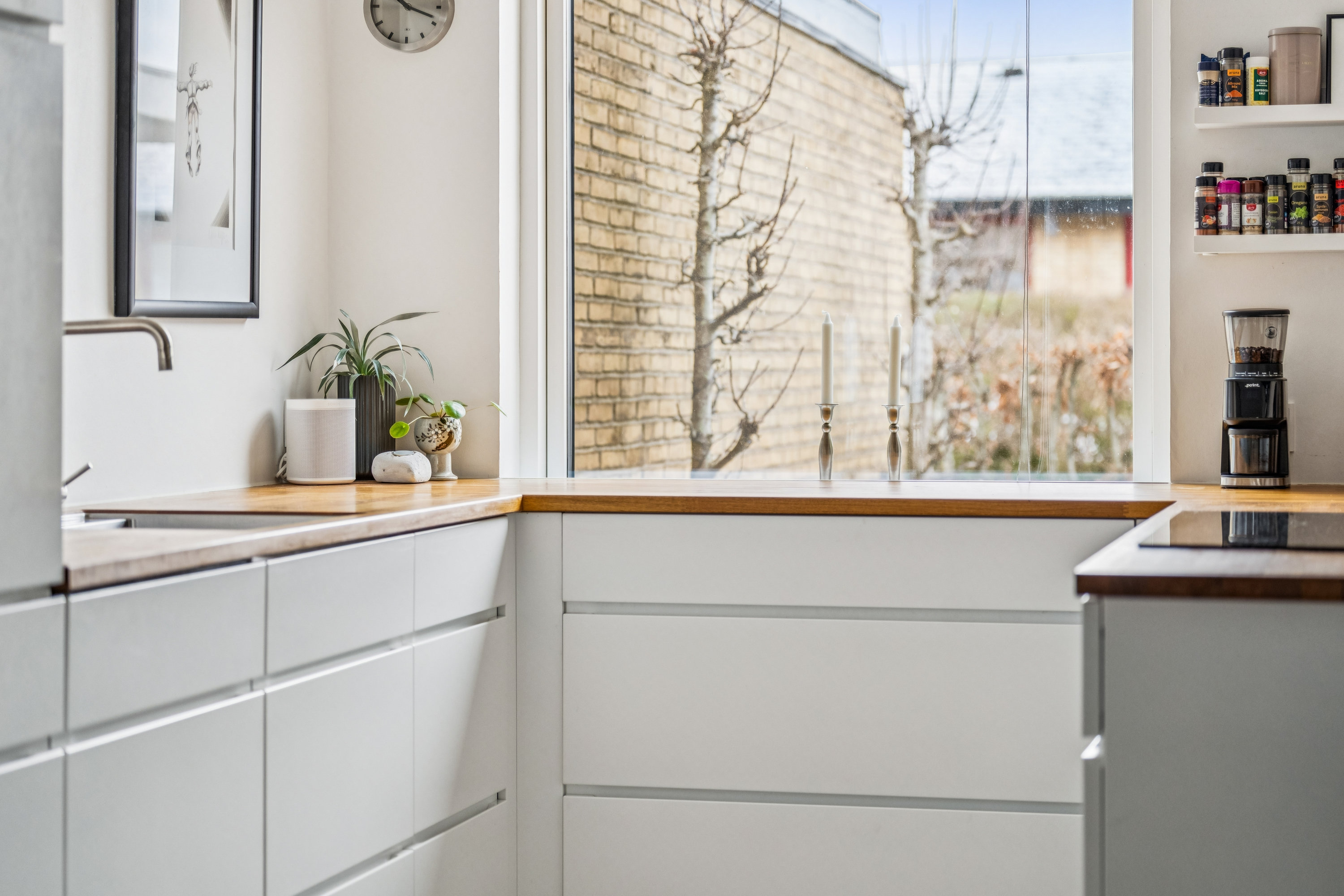 Fremhævet køkken billede i fuldskærmstilstand. Billede af Godske Lindenovs Vej 85, Gug, 9210 Aalborg SØ