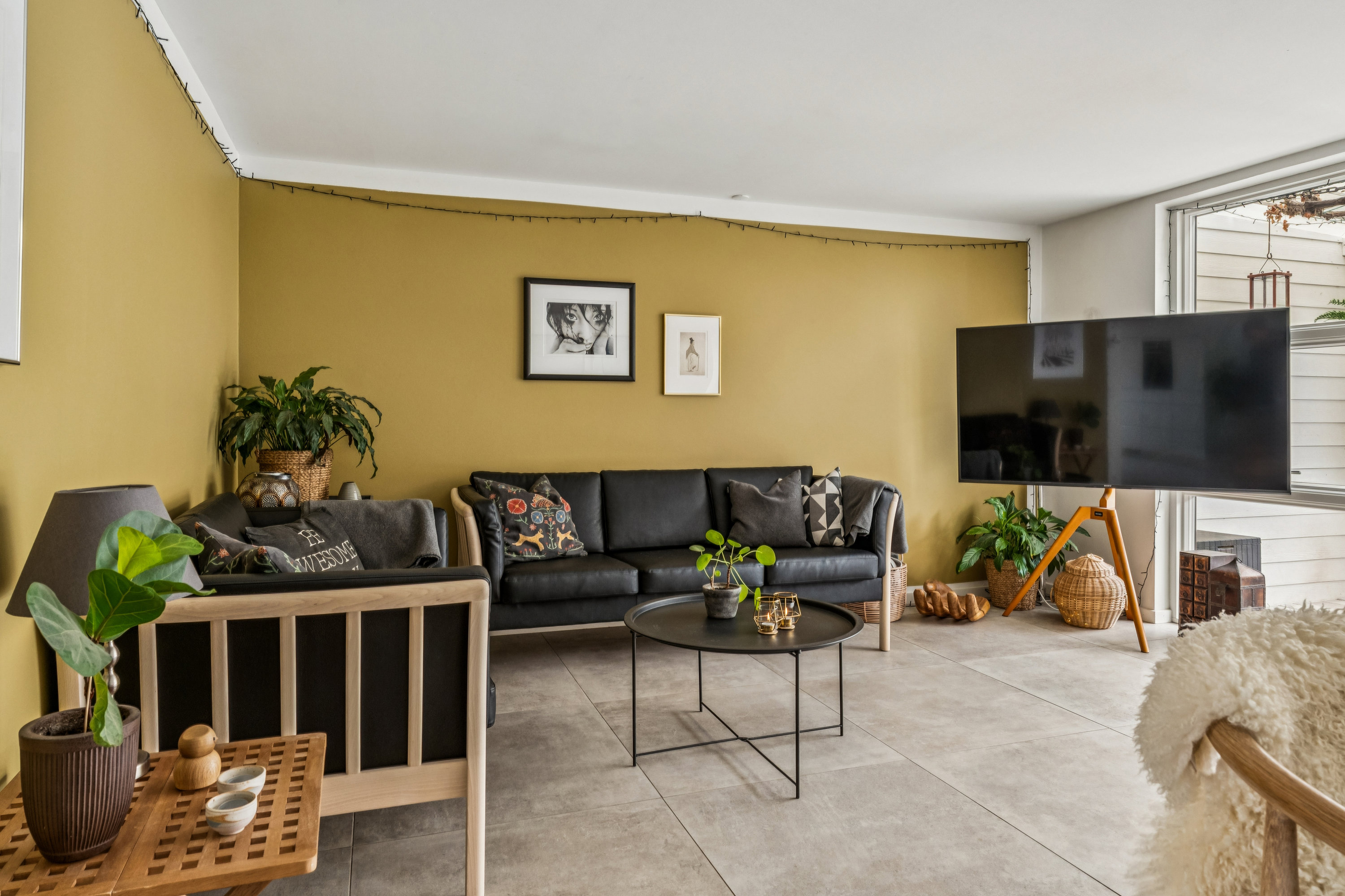 Fremhævet stue billede i fuldskærmstilstand. Billede af Godske Lindenovs Vej 85, Gug, 9210 Aalborg SØ