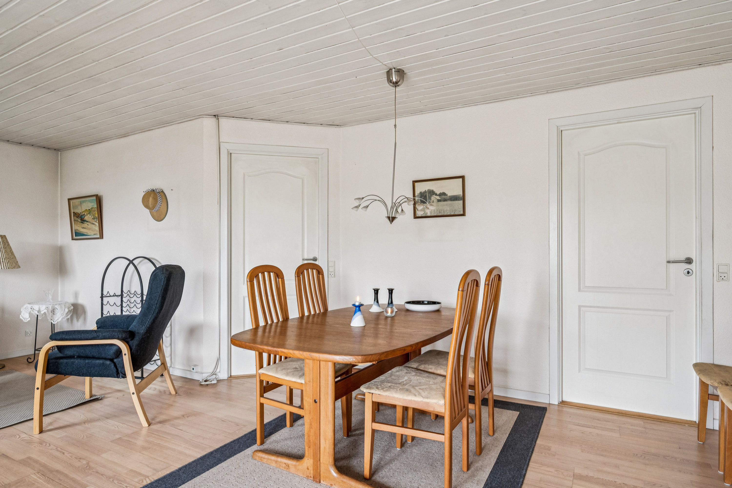 Fremhævet stue billede i fuldskærmstilstand. Billede af Bondagervej 6A, Foldby, 8382 Hinnerup