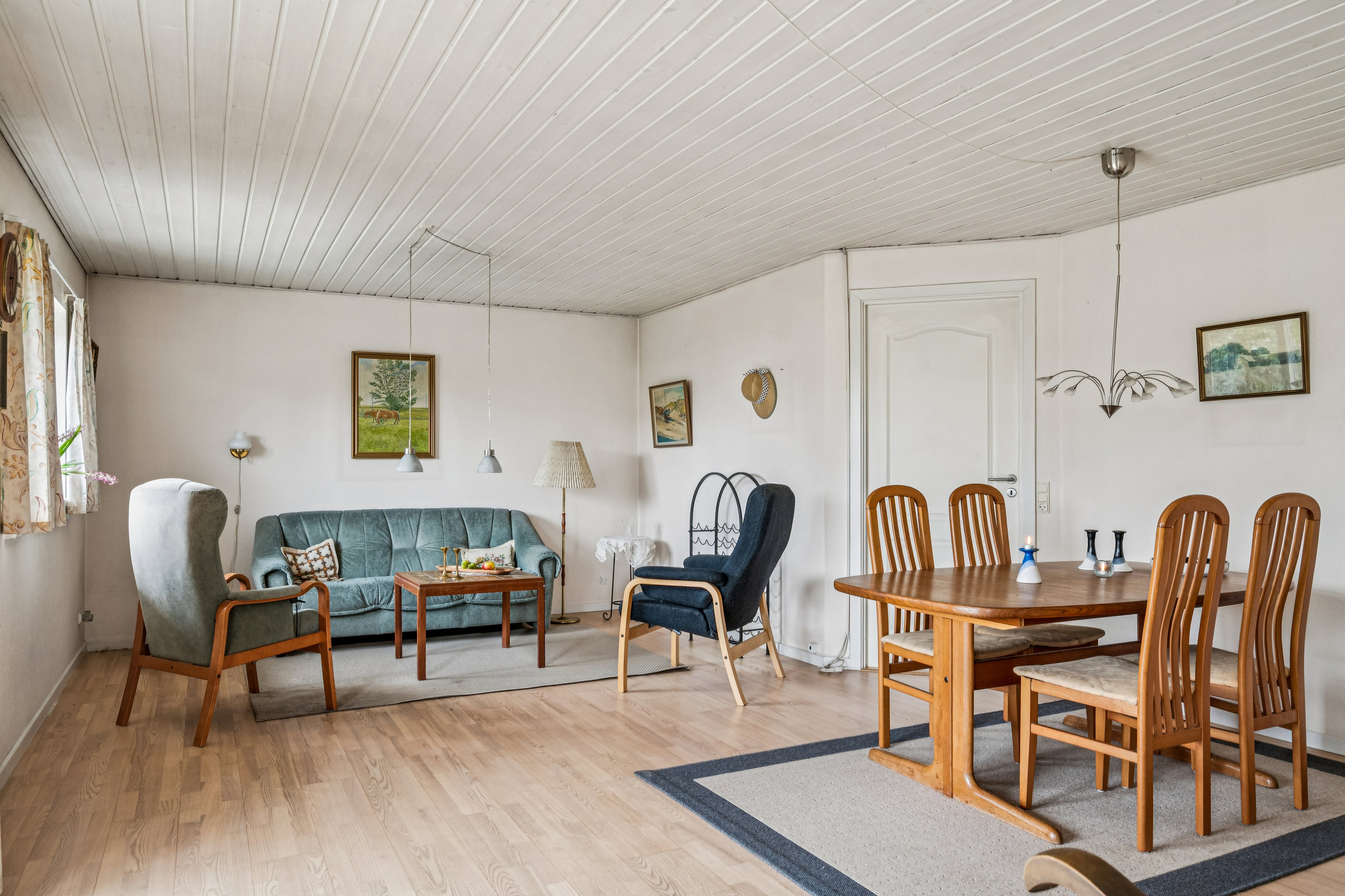 Fremhævet stue billede i fuldskærmstilstand. Billede af Bondagervej 6A, Foldby, 8382 Hinnerup