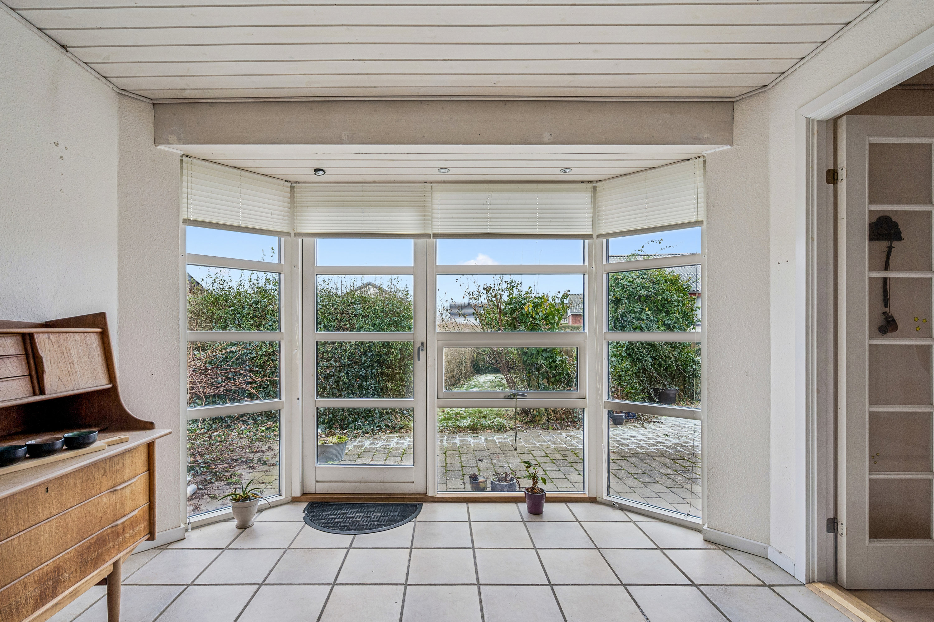 Fremhævet stue billede i fuldskærmstilstand. Billede af Bondagervej 6A, Foldby, 8382 Hinnerup