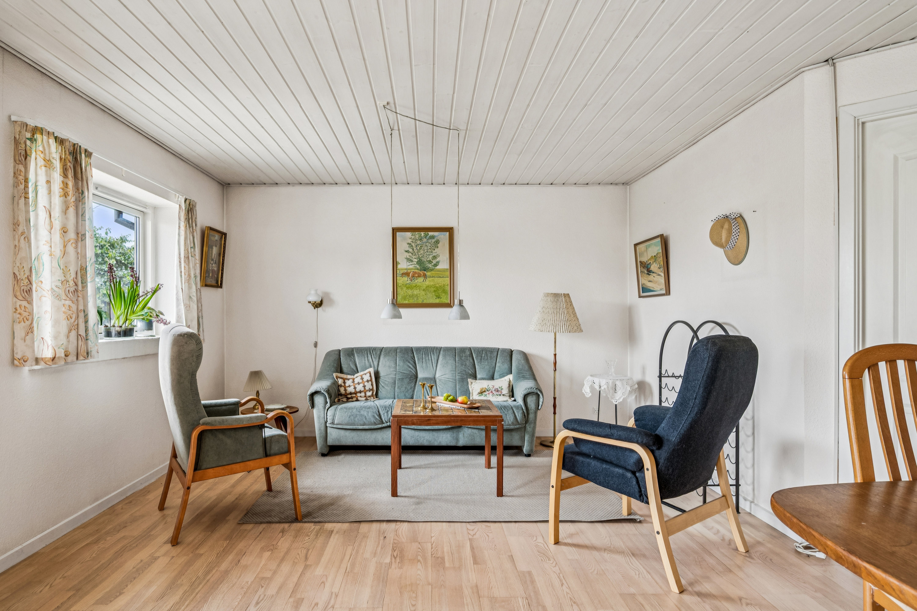 Fremhævet stue billede i fuldskærmstilstand. Billede af Bondagervej 6A, Foldby, 8382 Hinnerup