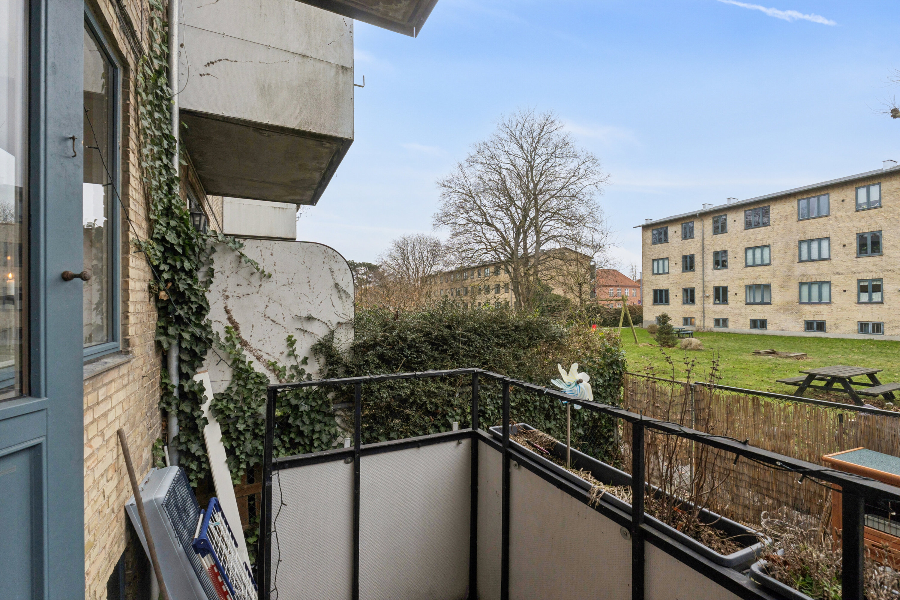 Miniaturebillede 1: altan. Billede af Damparken 36, st.. tv., 2610 Rødovre